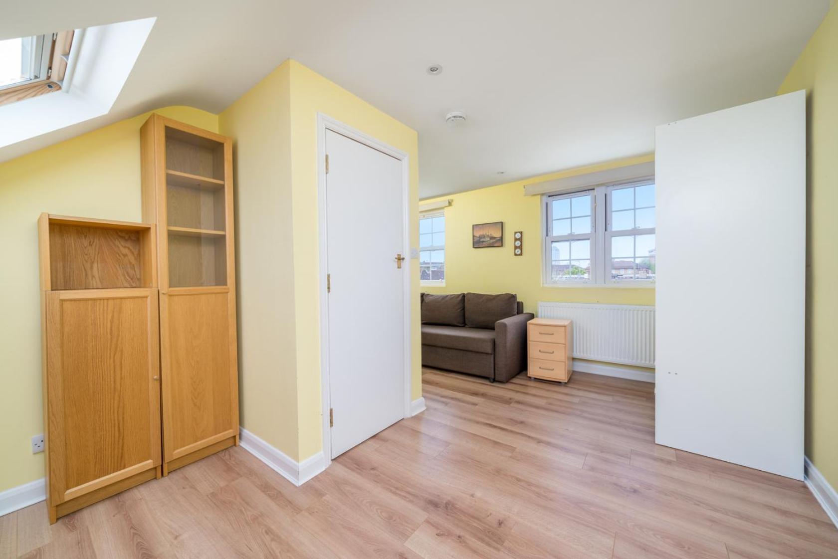 Urban Escape - Spacious 3-bedroom Close To Canary Wharf Holiday home *