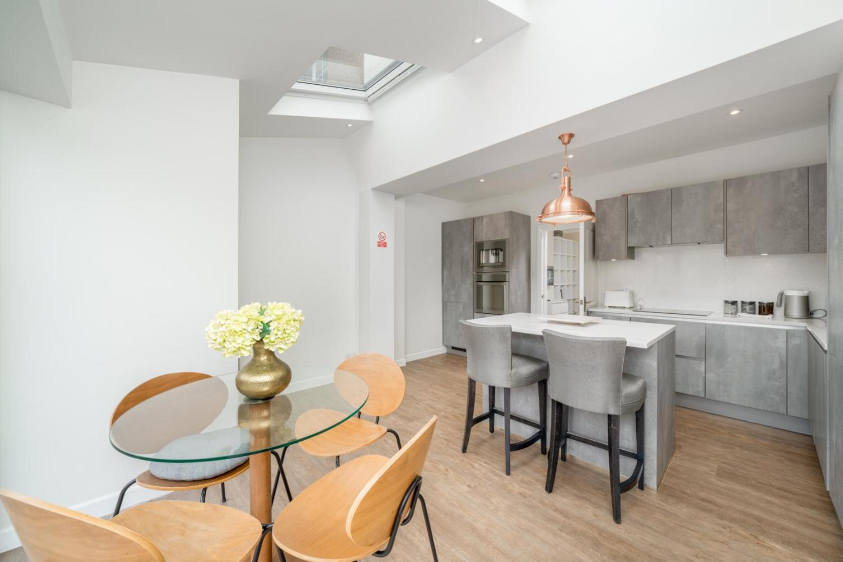 Urban Escape - Spacious 3-bedroom Close To Canary Wharf Holiday home
