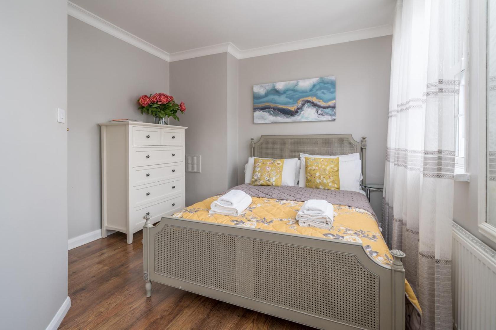Urban Escape - Spacious 3-bedroom Close To Canary Wharf Holiday home London