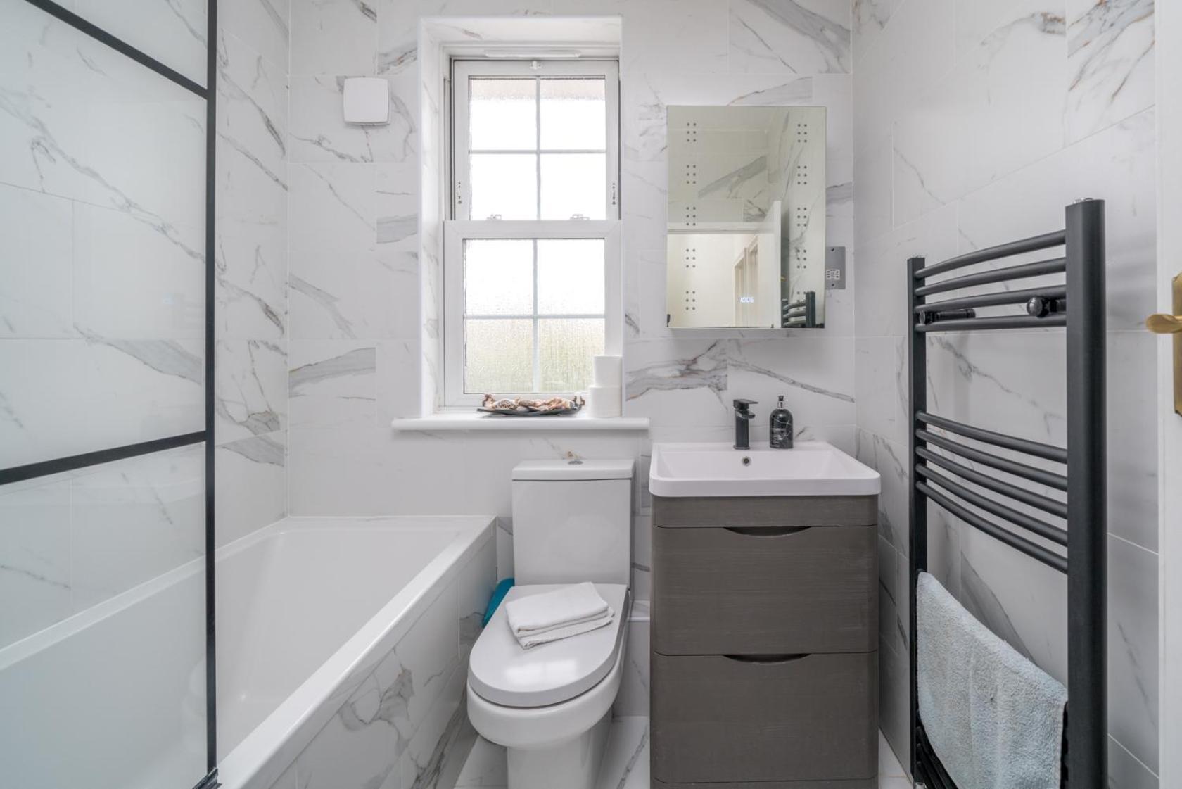 Urban Escape - Spacious 3-bedroom Close To Canary Wharf * London