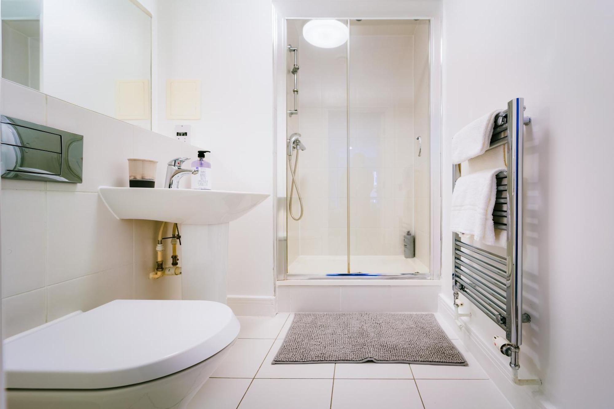 Chic Near Tower Hill With A Gym Apartment *