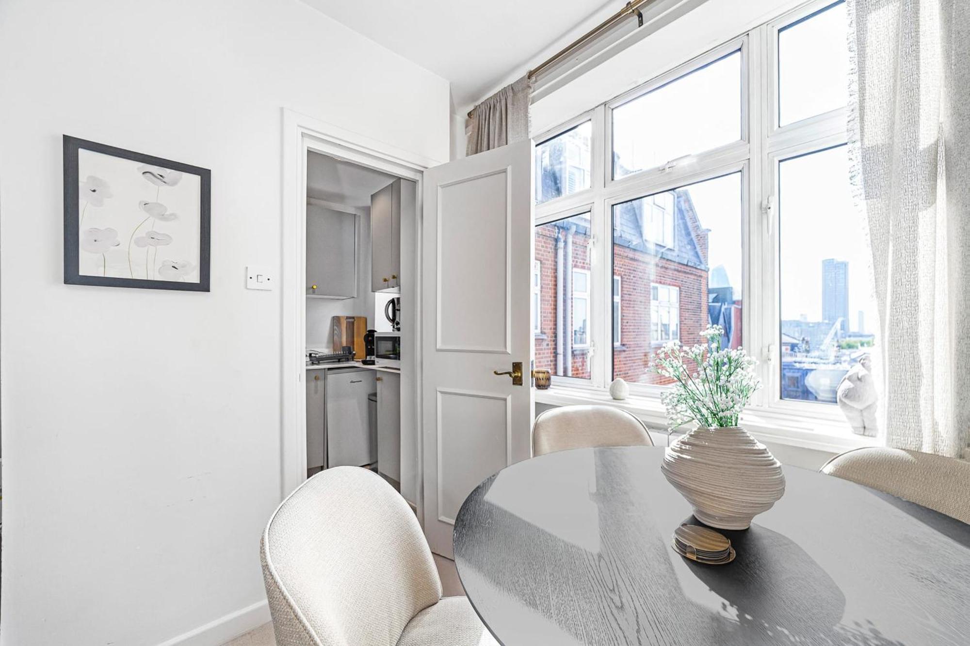 Chic Flat With Stunning Views London