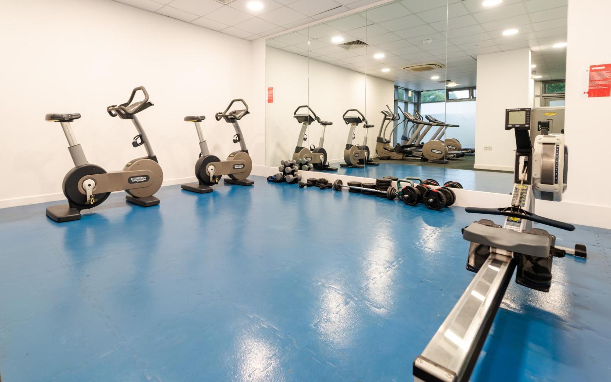 Chic Near Tower Hill With A Gym Apartment
