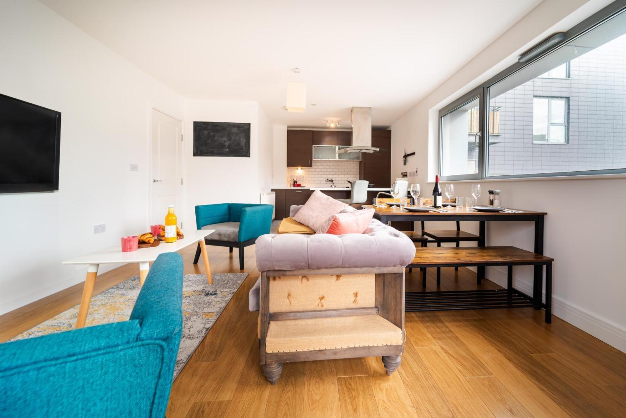 Chic Near Tower Hill With A Gym Apartment *