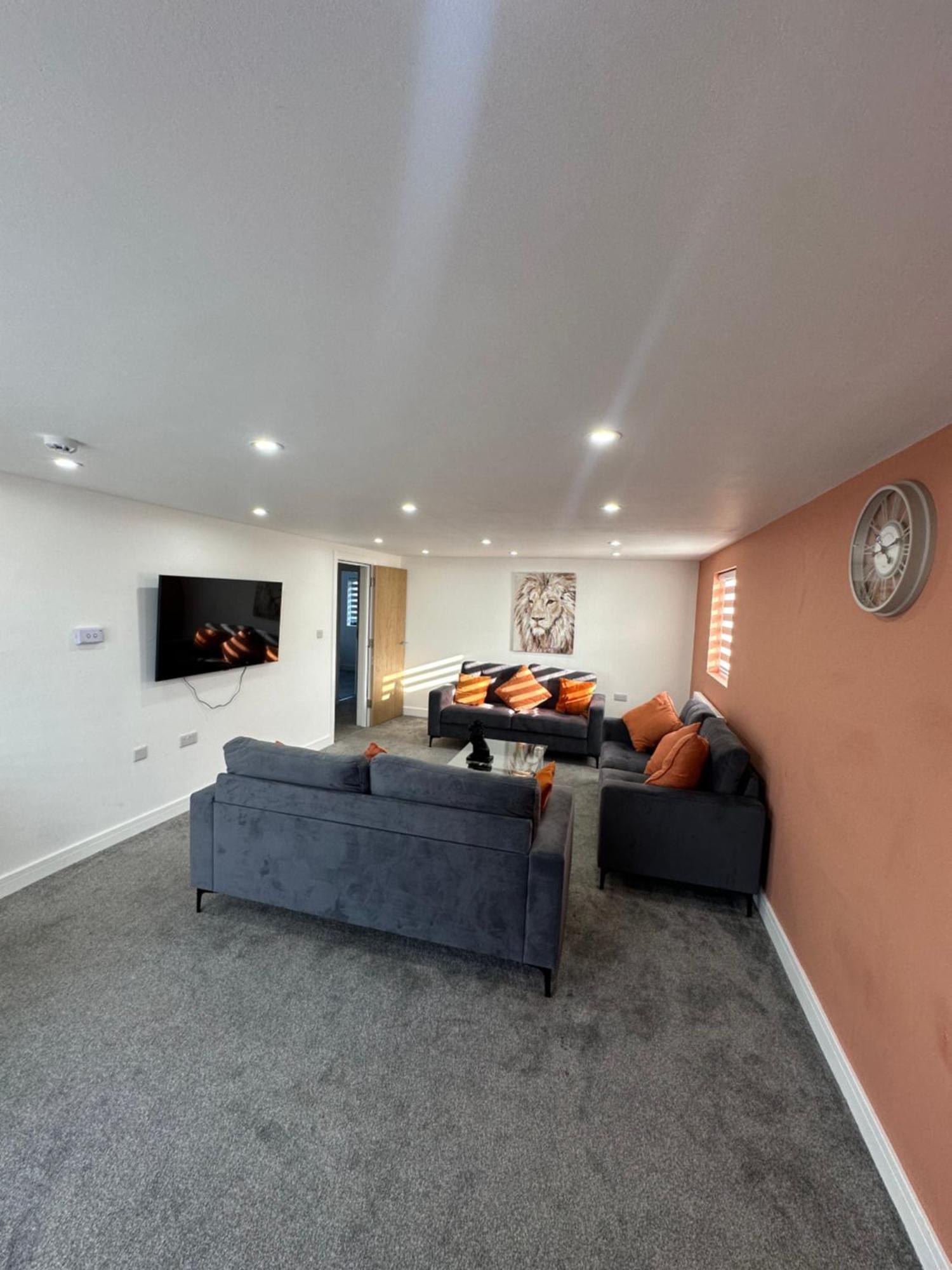 Ah Livings Apartment London