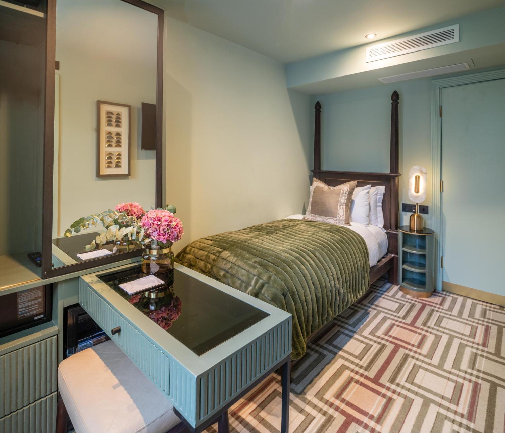 Ellen Kensington 5* Londen