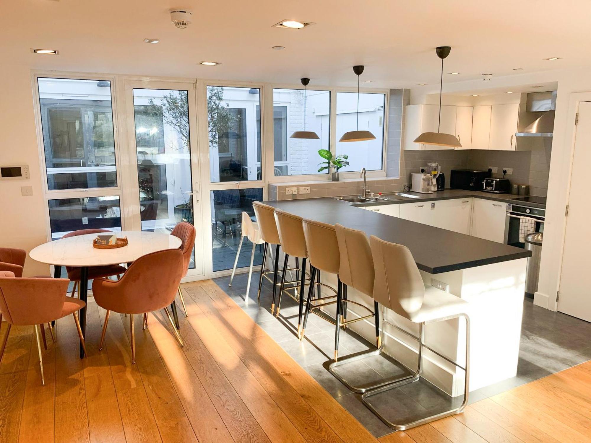 Chic 3 Bedroom Flat With Private Terrace In Holloway Near Finsbury Park Leilighet London