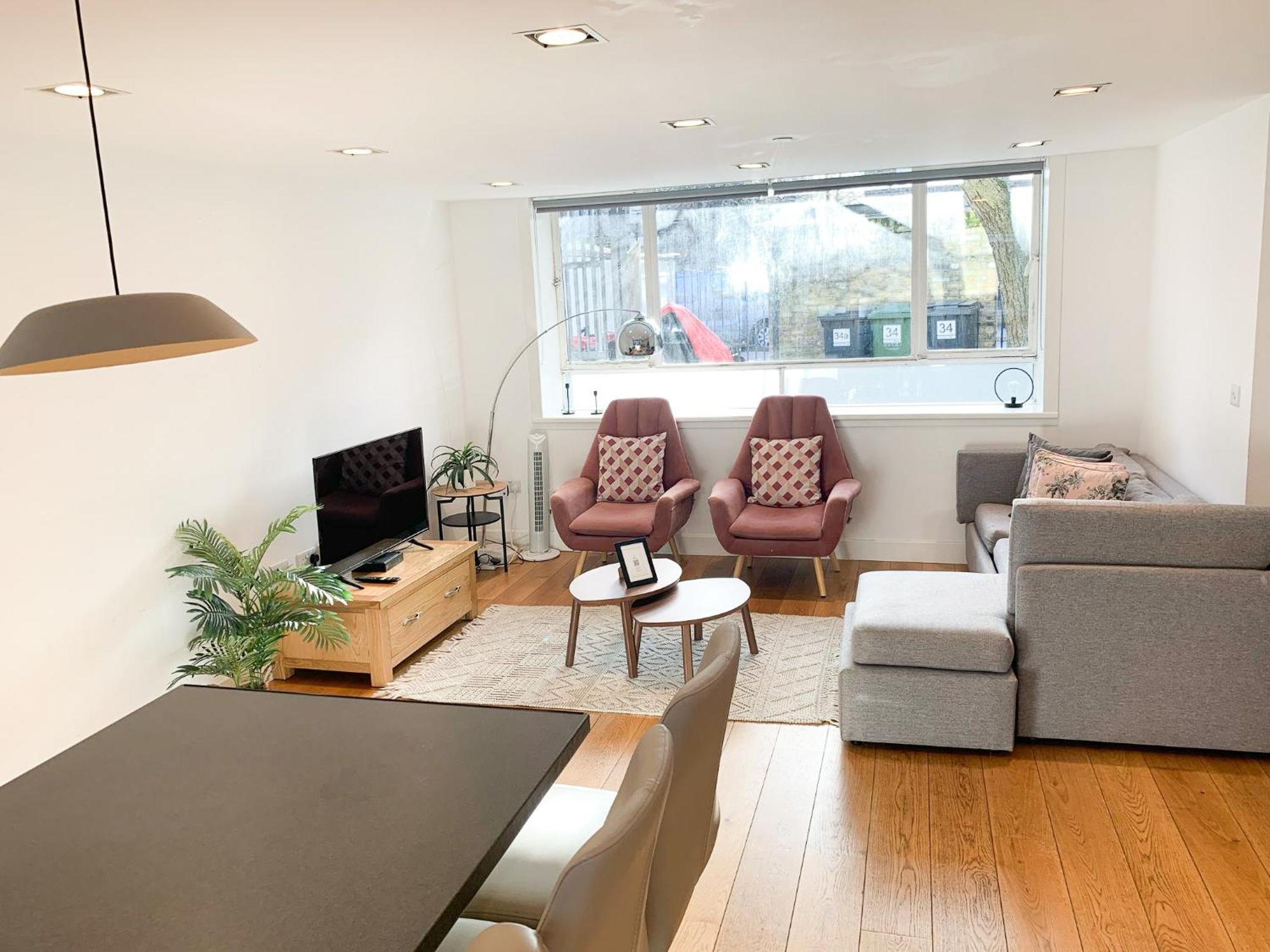 Chic 3 Bedroom Flat With Private Terrace In Holloway Near Finsbury Park London