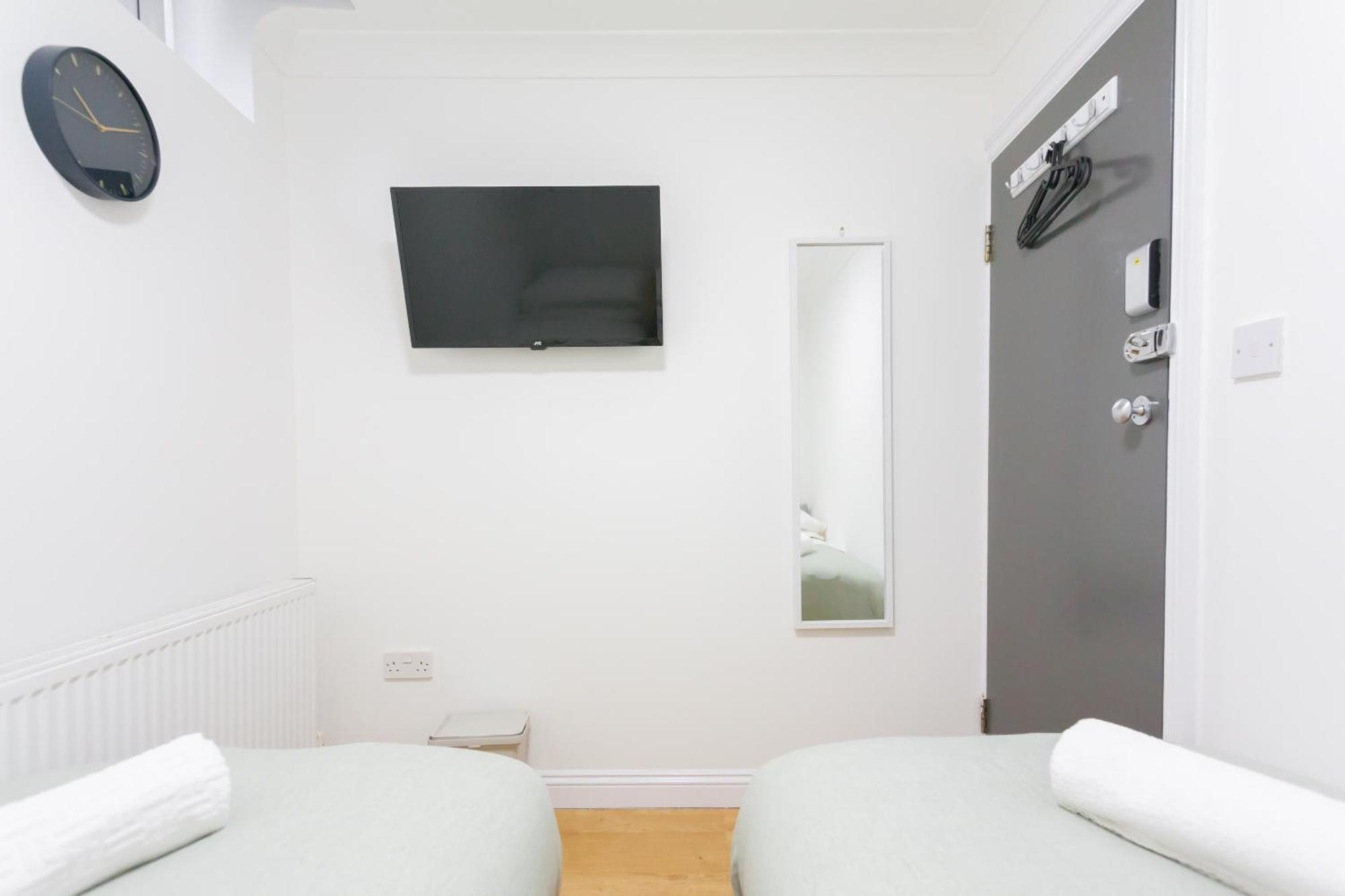 Studio9 - Next To Emirates Stadium - Budget With Shared Bathroom Guest house