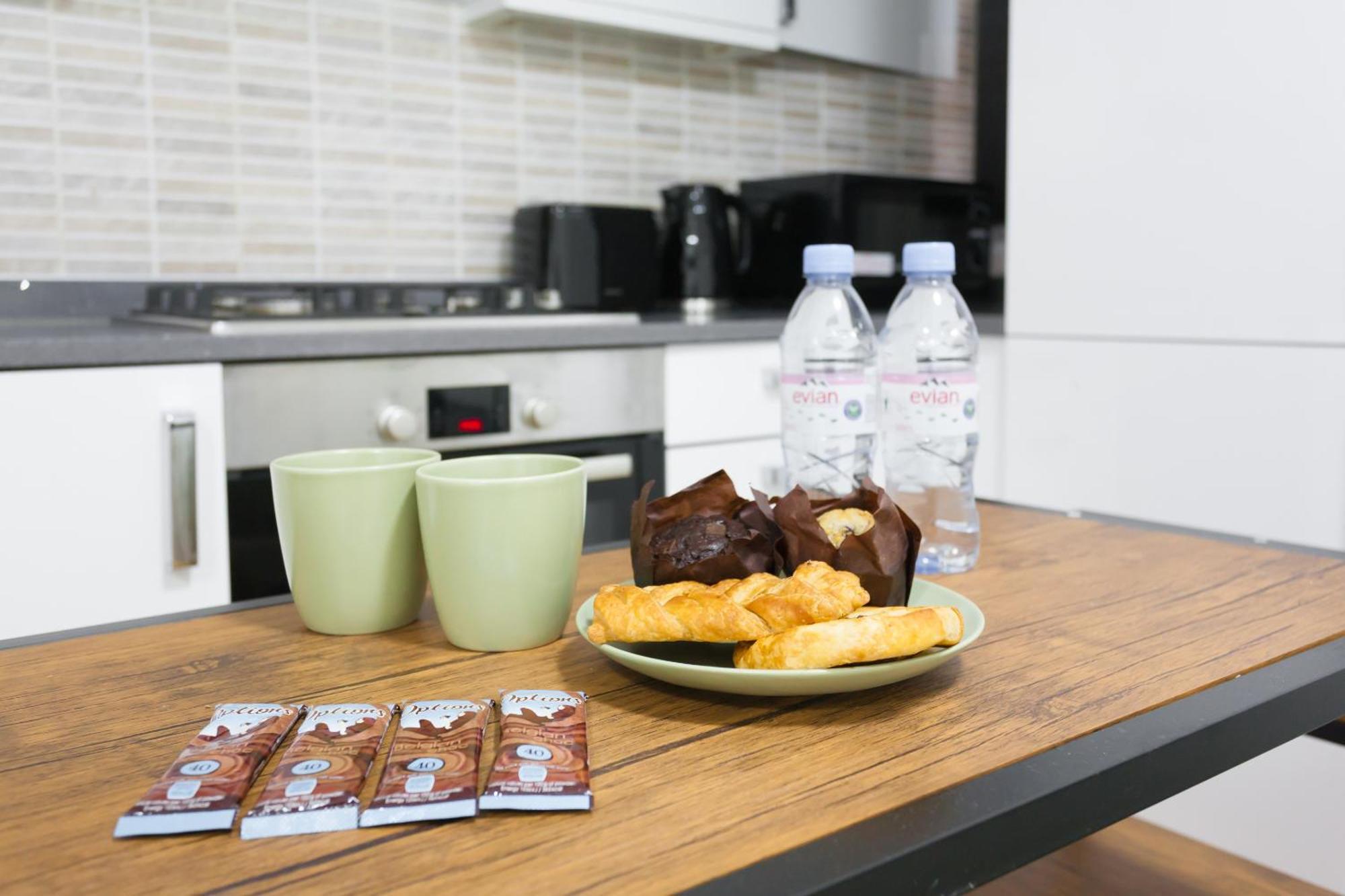 Studio9 - Next To Emirates Stadium - Budget With Shared Bathroom Guest house *