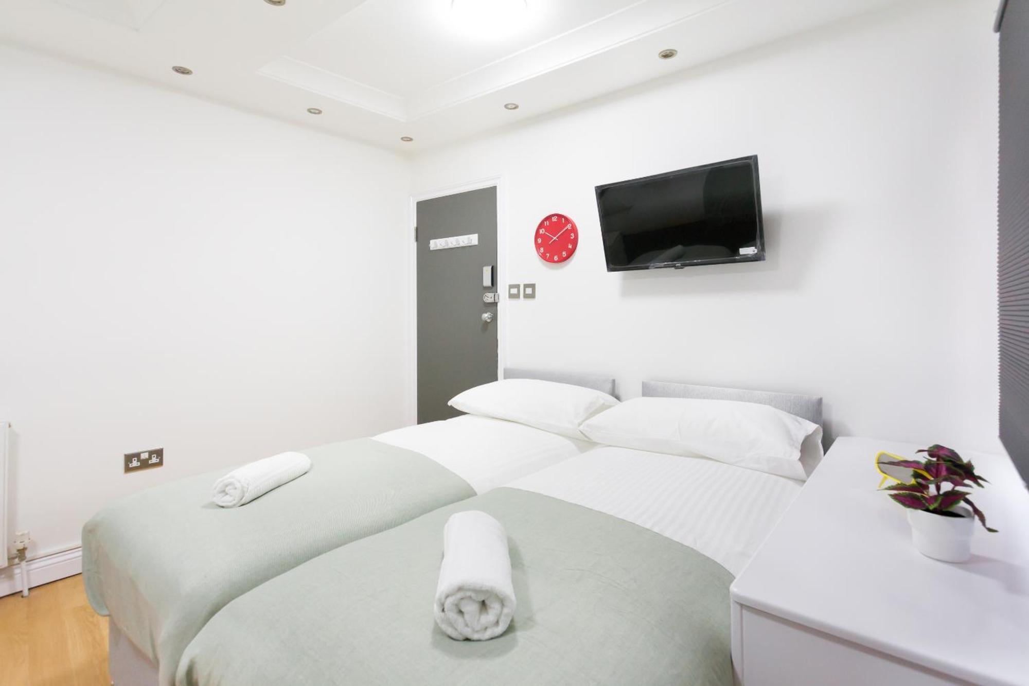 Guest house Studio9 - Next To Emirates Stadium - Budget With Shared Bathroom *