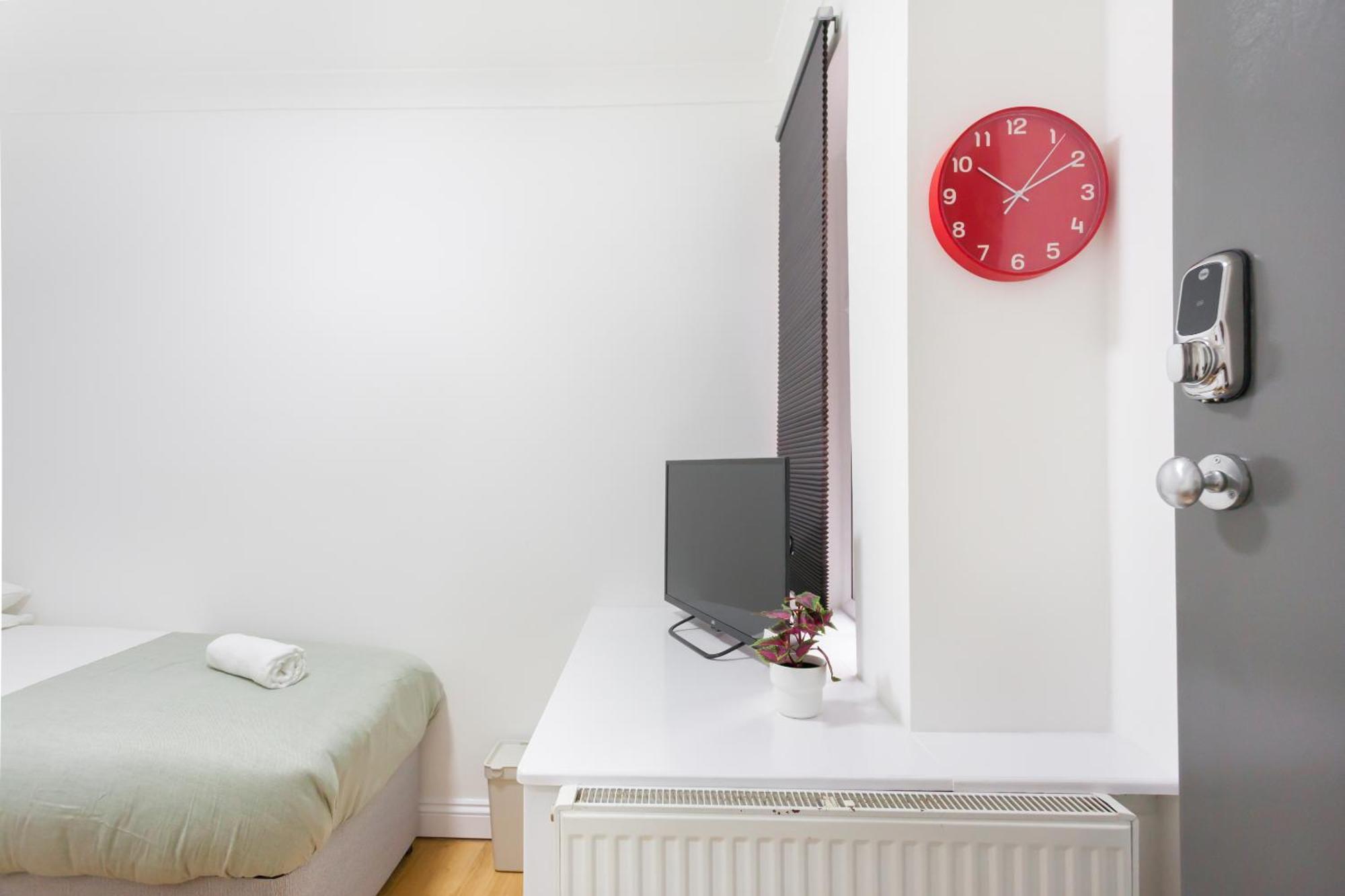 Studio9 - Next To Emirates Stadium - Budget With Shared Bathroom Guest house *