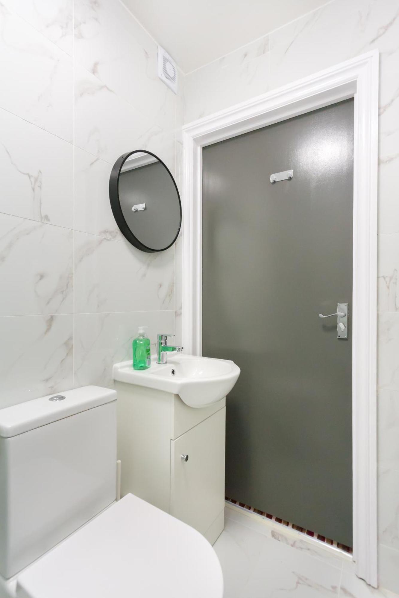 Guest house Studio9 - Next To Emirates Stadium - Budget With Shared Bathroom London