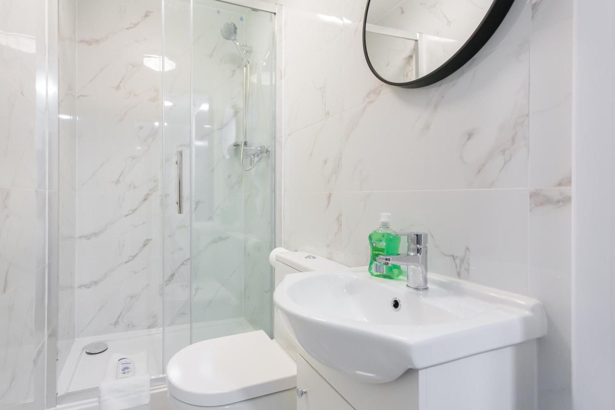 Studio9 - Next To Emirates Stadium - Budget With Shared Bathroom Guest house London