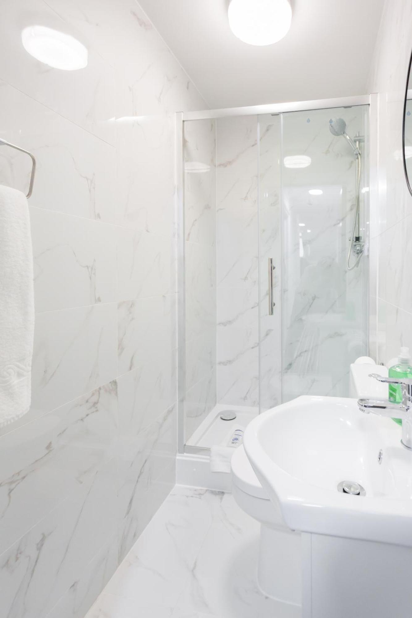 Studio9 - Next To Emirates Stadium - Budget With Shared Bathroom Guest house *