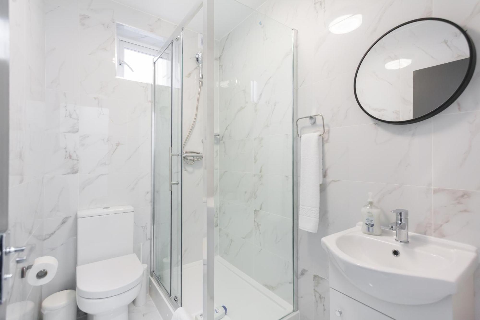 Guest house Studio9 - Next To Emirates Stadium - Budget With Shared Bathroom *