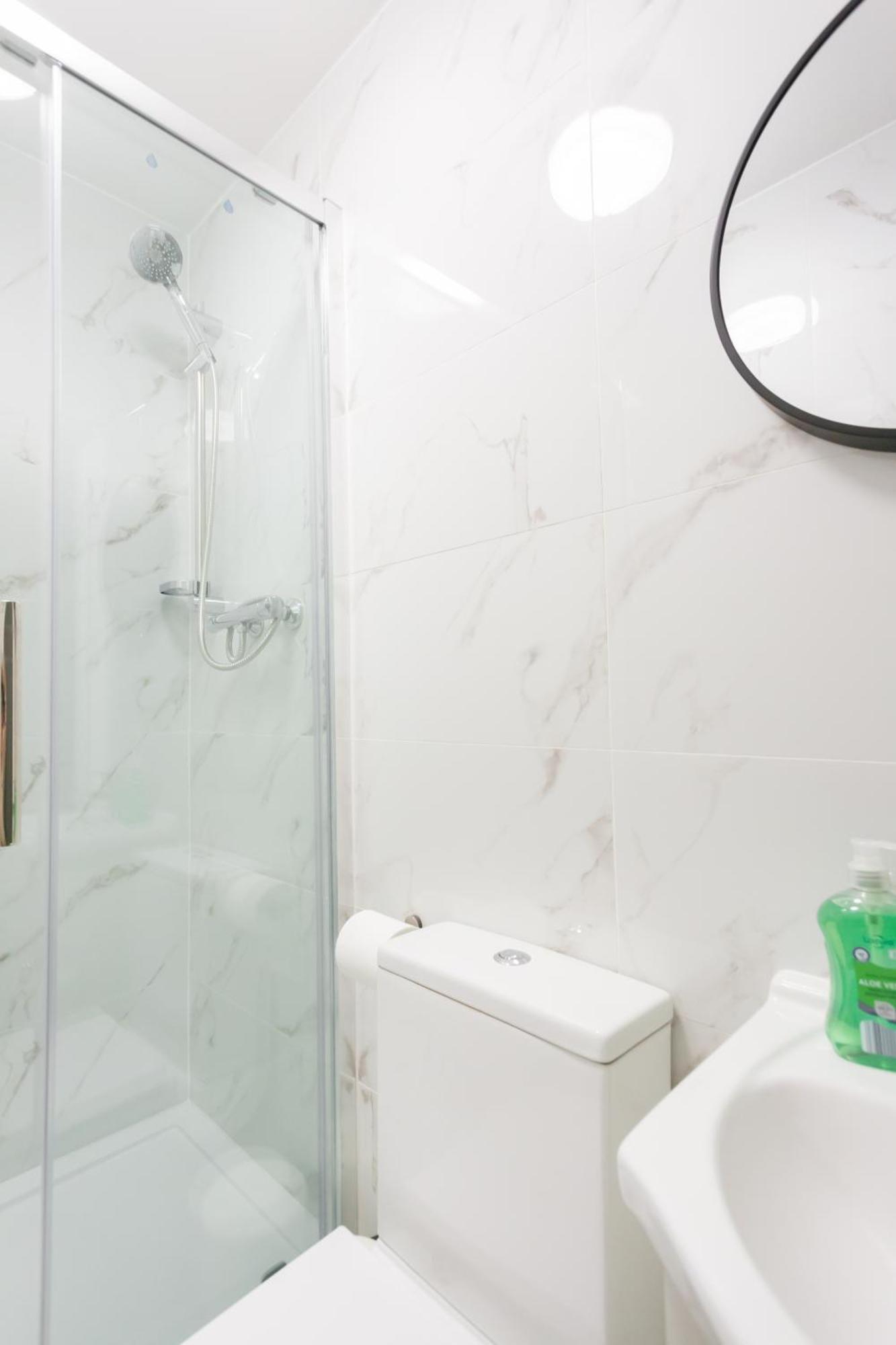 Studio9 - Next To Emirates Stadium - Budget With Shared Bathroom Guest house London