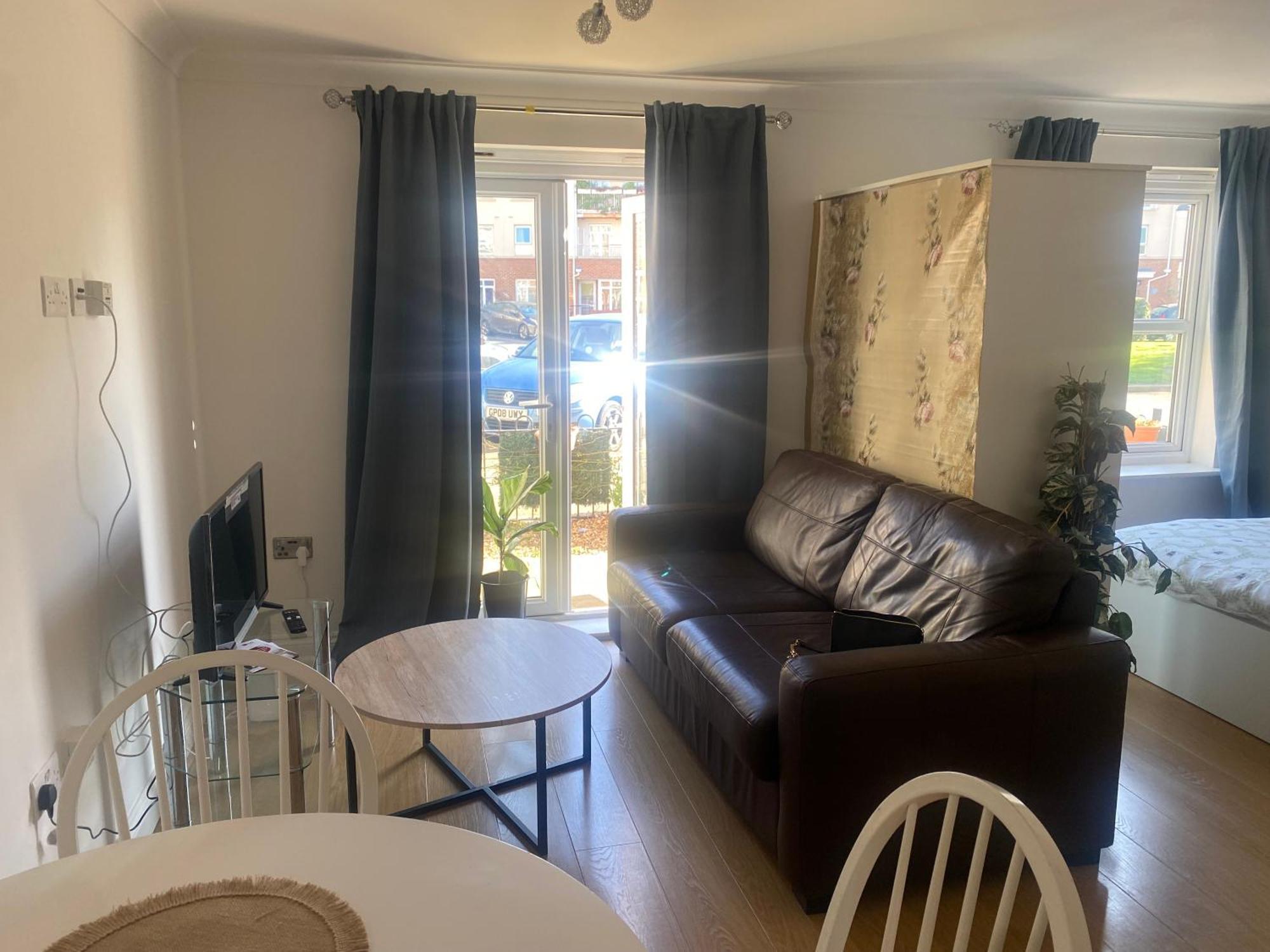 Leilighet Flat 1 Emmanuel Court London