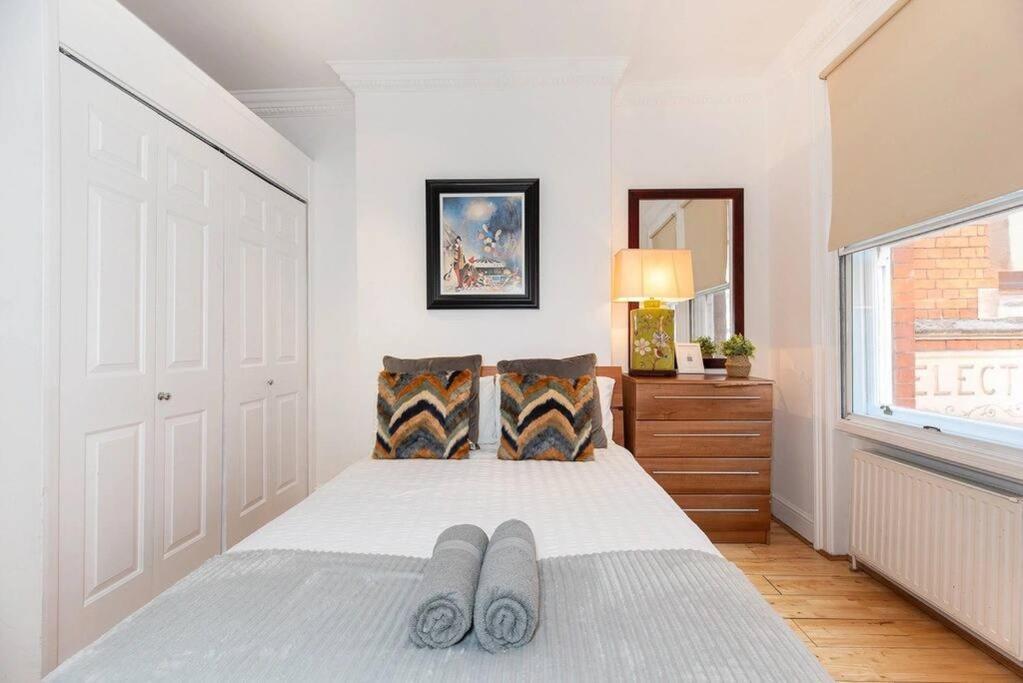 Discover 2 Bedroom In Kensington Appartement Londen