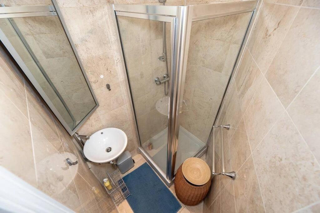 Discover 2 Bedroom In Kensington Londen
