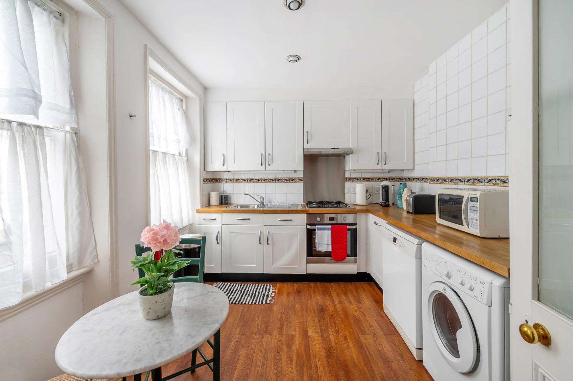 1bed Flat In Earl's Court * London