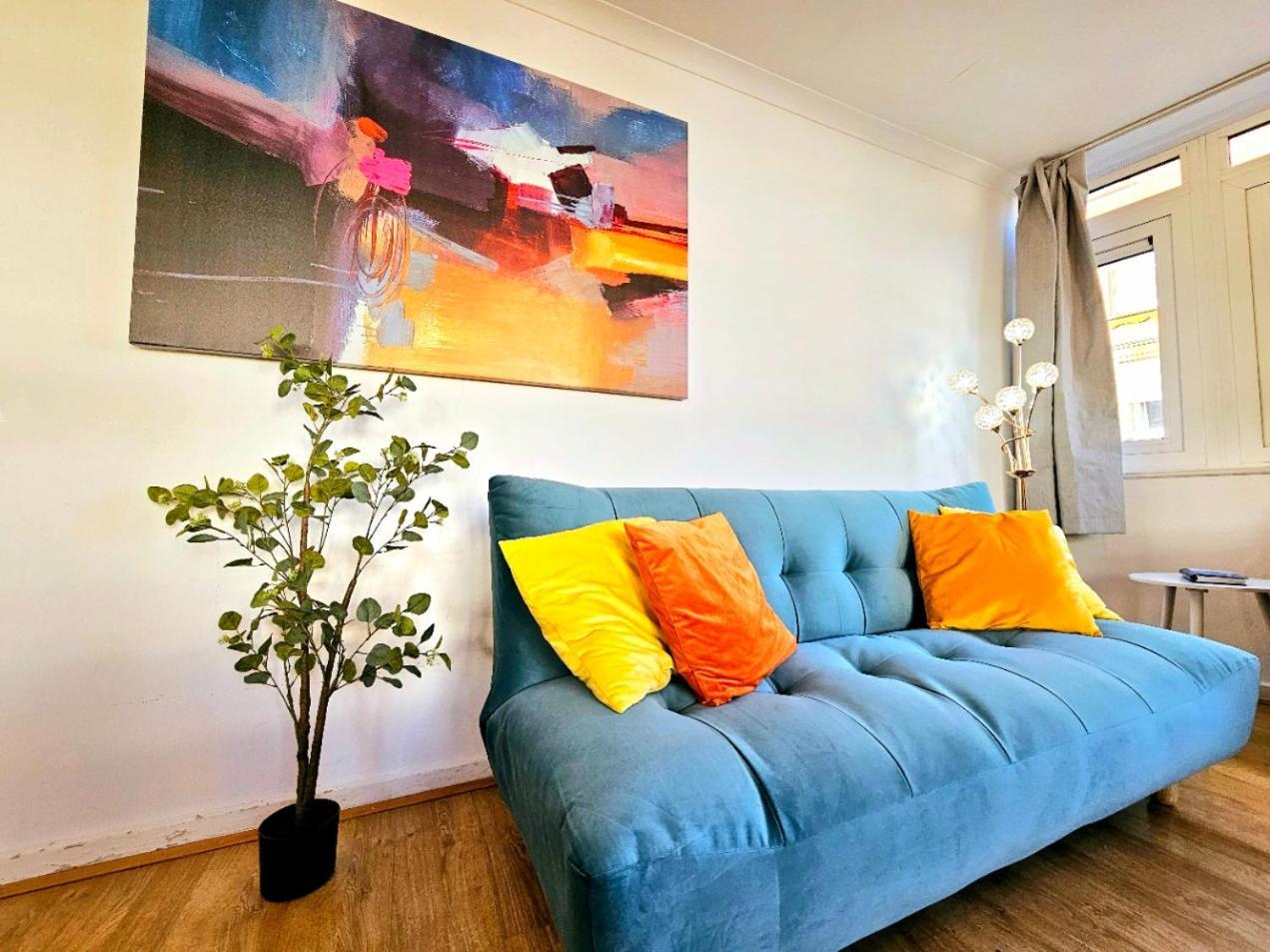 Bright & Spacious In Building With Lift, Right Next To Bayswater Station - Walk To Kensington Palace, Hyde Park, Little Venice & Notting Hill Apartment
