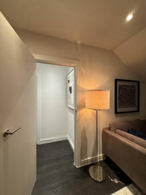 Luxxe 2br 2ba Duplex 5 Mins From Hither St - 65c *