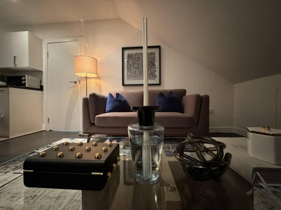 Luxxe 2br 2ba Duplex 5 Mins From Hither St - 65c Apartment London