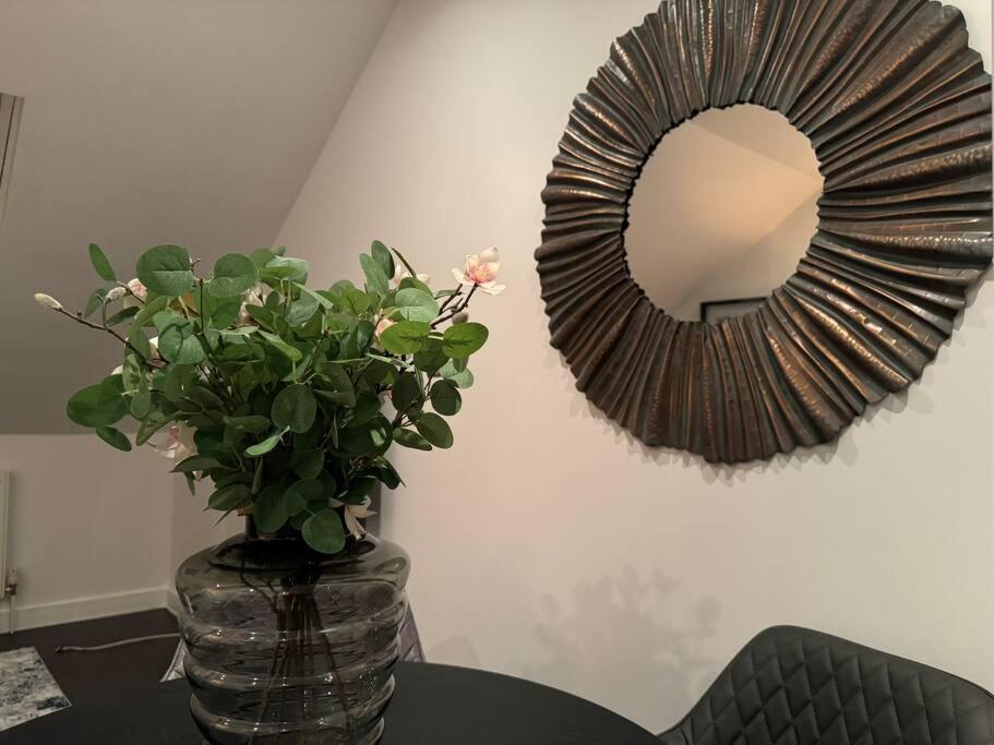 Luxxe 2br 2ba Duplex 5 Mins From Hither St - 65c *