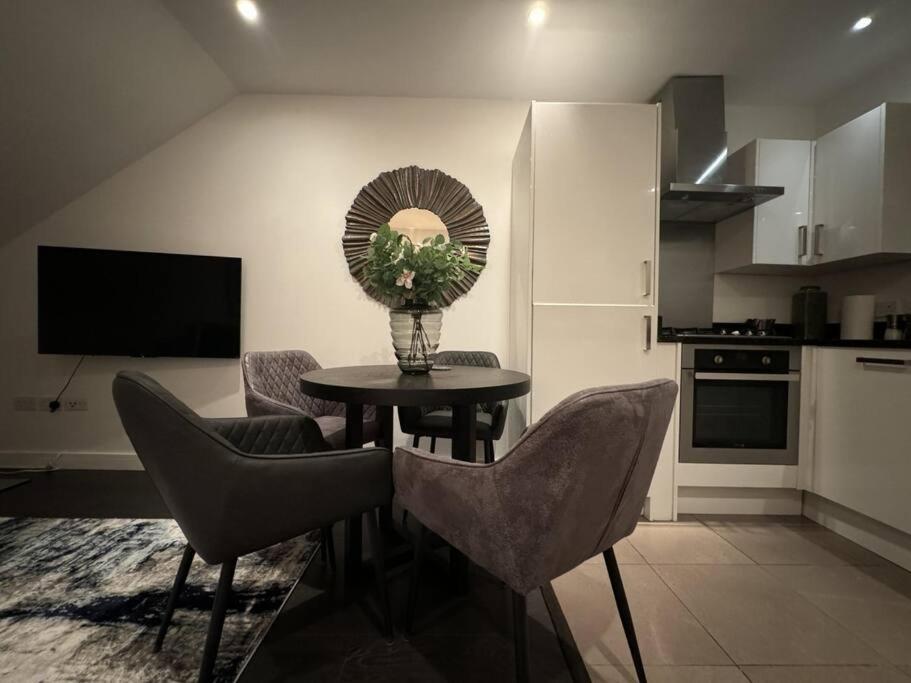 Luxxe 2br 2ba Duplex 5 Mins From Hither St - 65c Apartment