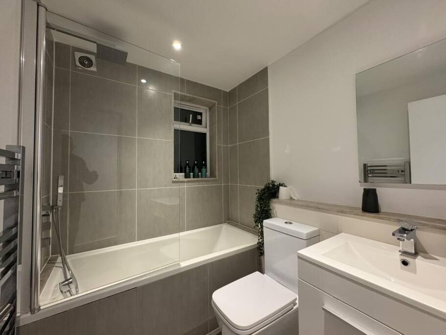 Luxxe 2br 2ba Duplex 5 Mins From Hither St - 65c London