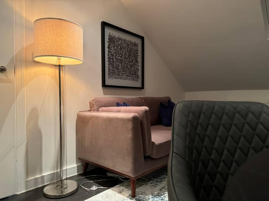 Luxxe 2br 2ba Duplex 5 Mins From Hither St - 65c *