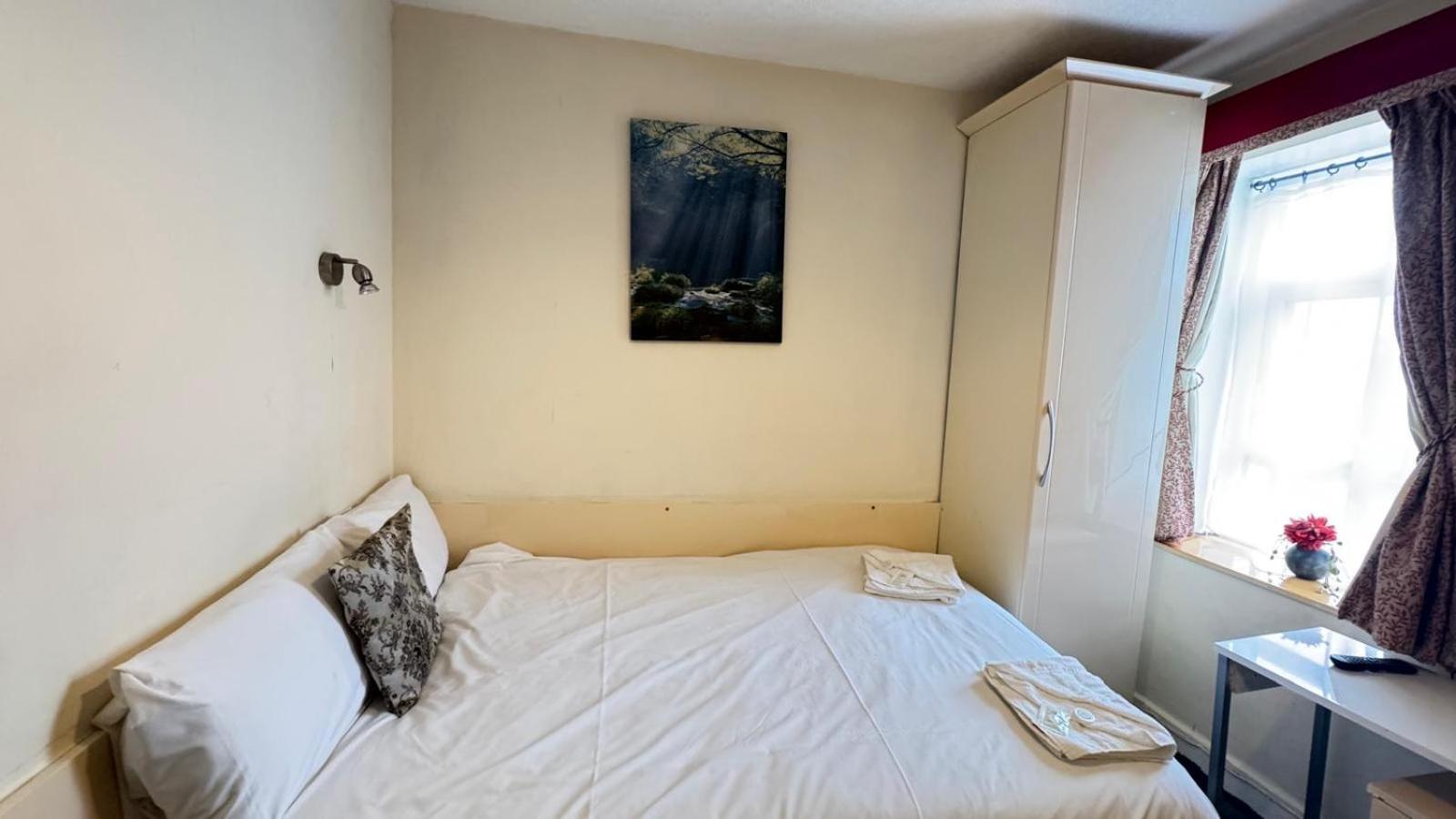 Earls Court 2* London