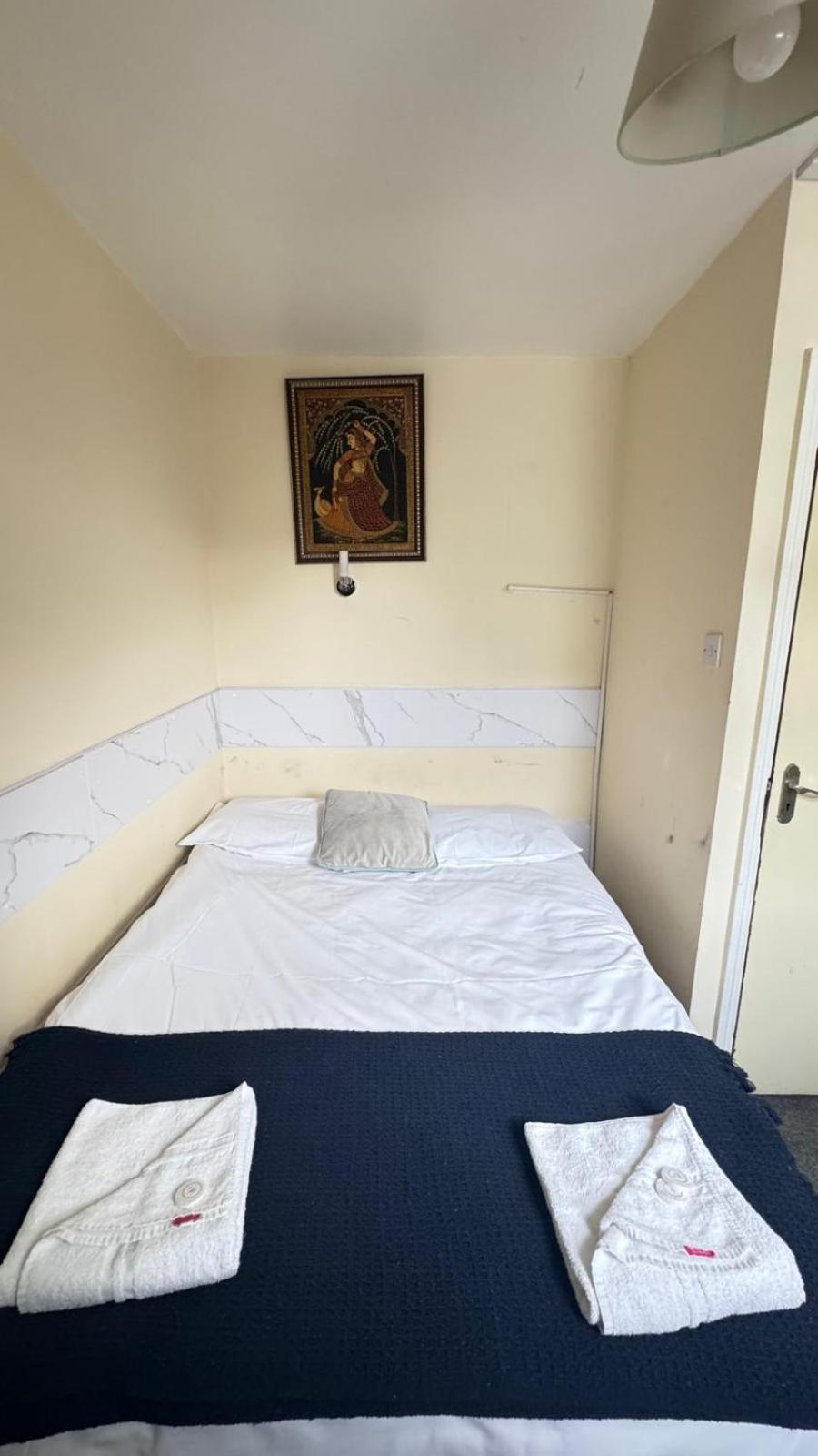 Earls Court Guest house 2*