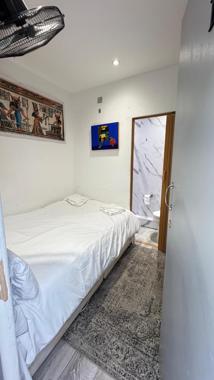 Earls Court Guest house 2*