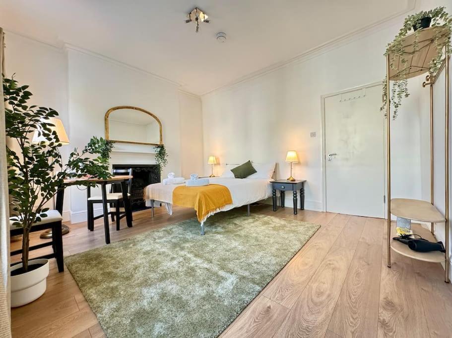 Roomy In King's Cross * London