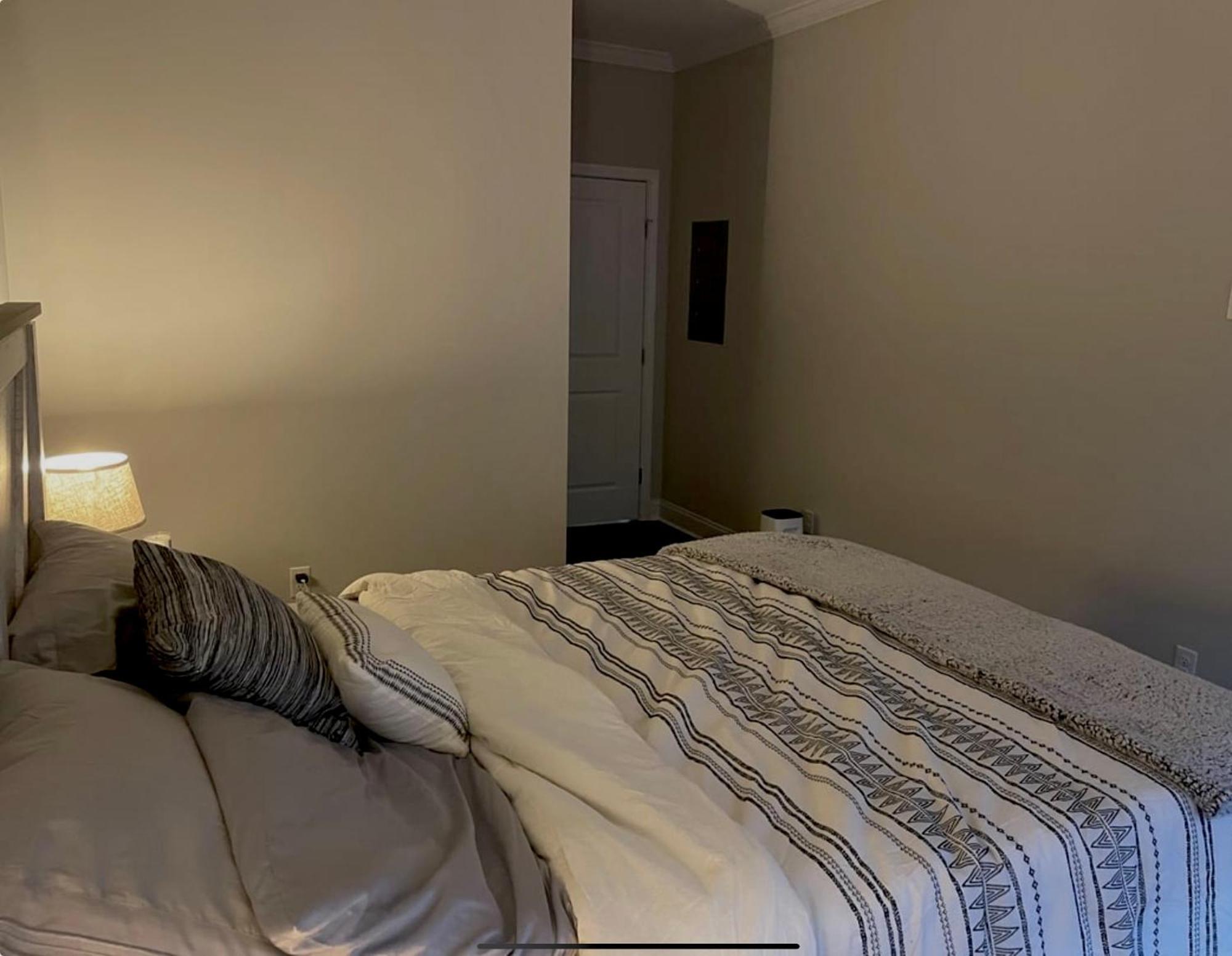 Double Bedroom With Shared Bathroom Stunning Location Leilighet *