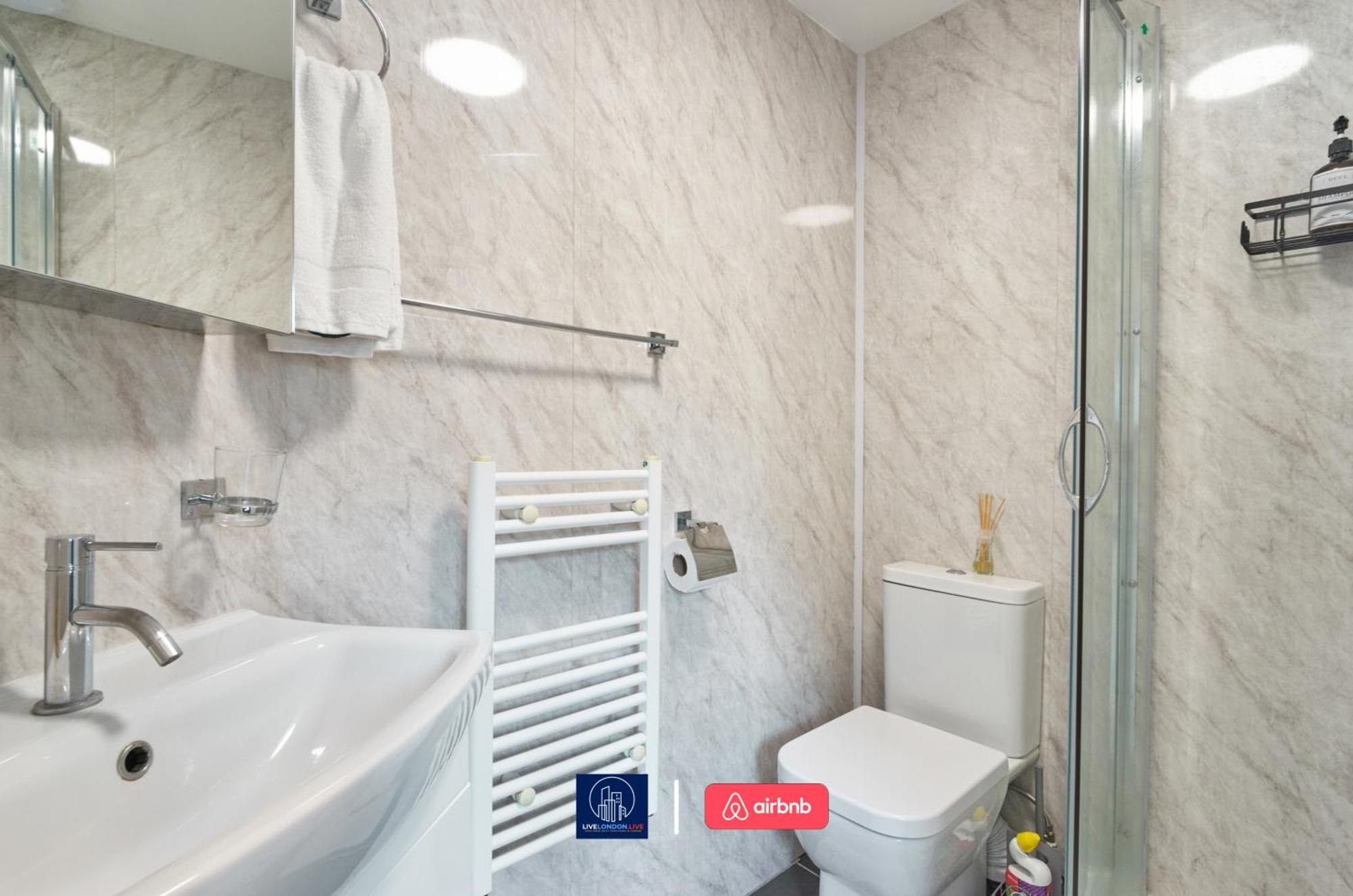 Appartement Last-minute Escape L Sleeps Up To 4 Guests L One-bedroom With King Bed And High Ceilings Near Camden By Live Short Lets & Serviced Londen