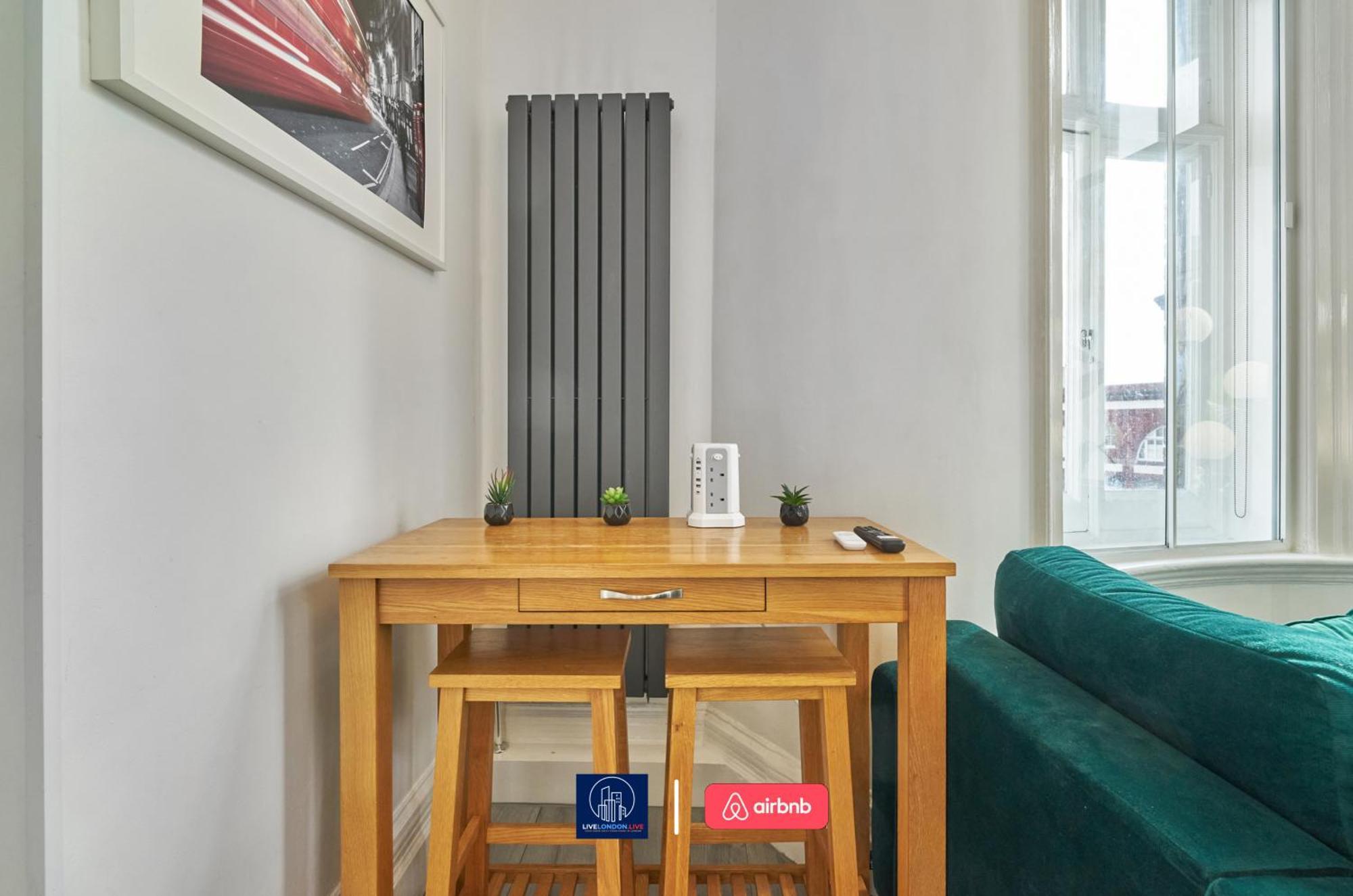 Last-minute Escape L Sleeps Up To 4 Guests L One-bedroom With King Bed And High Ceilings Near Camden By Live Short Lets & Serviced Londen