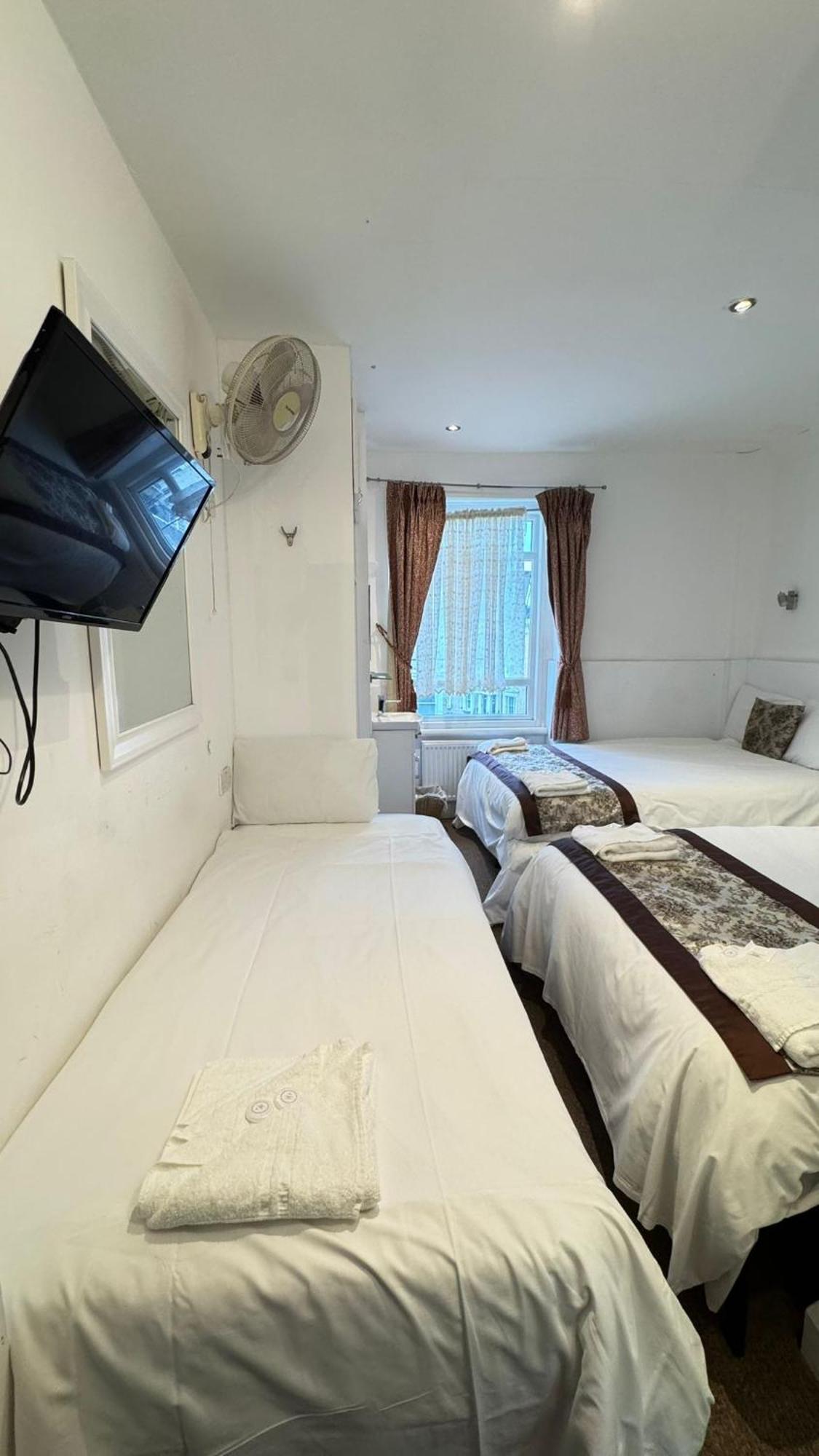 Earls Court Guest house 2*