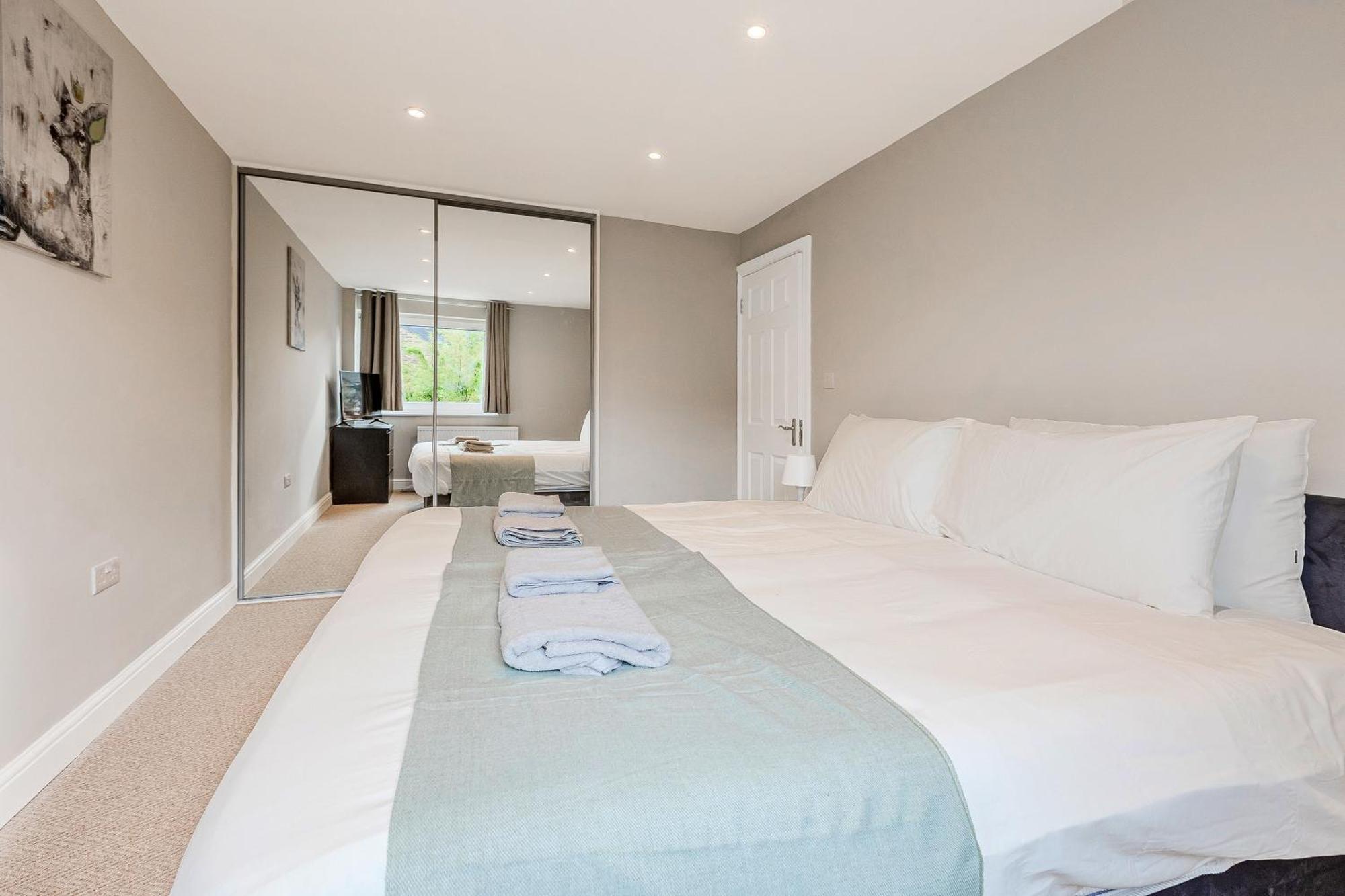 Vakantiehuis Battersea Spacious Perfect For Family And Groups With Free Parking Sleep 8