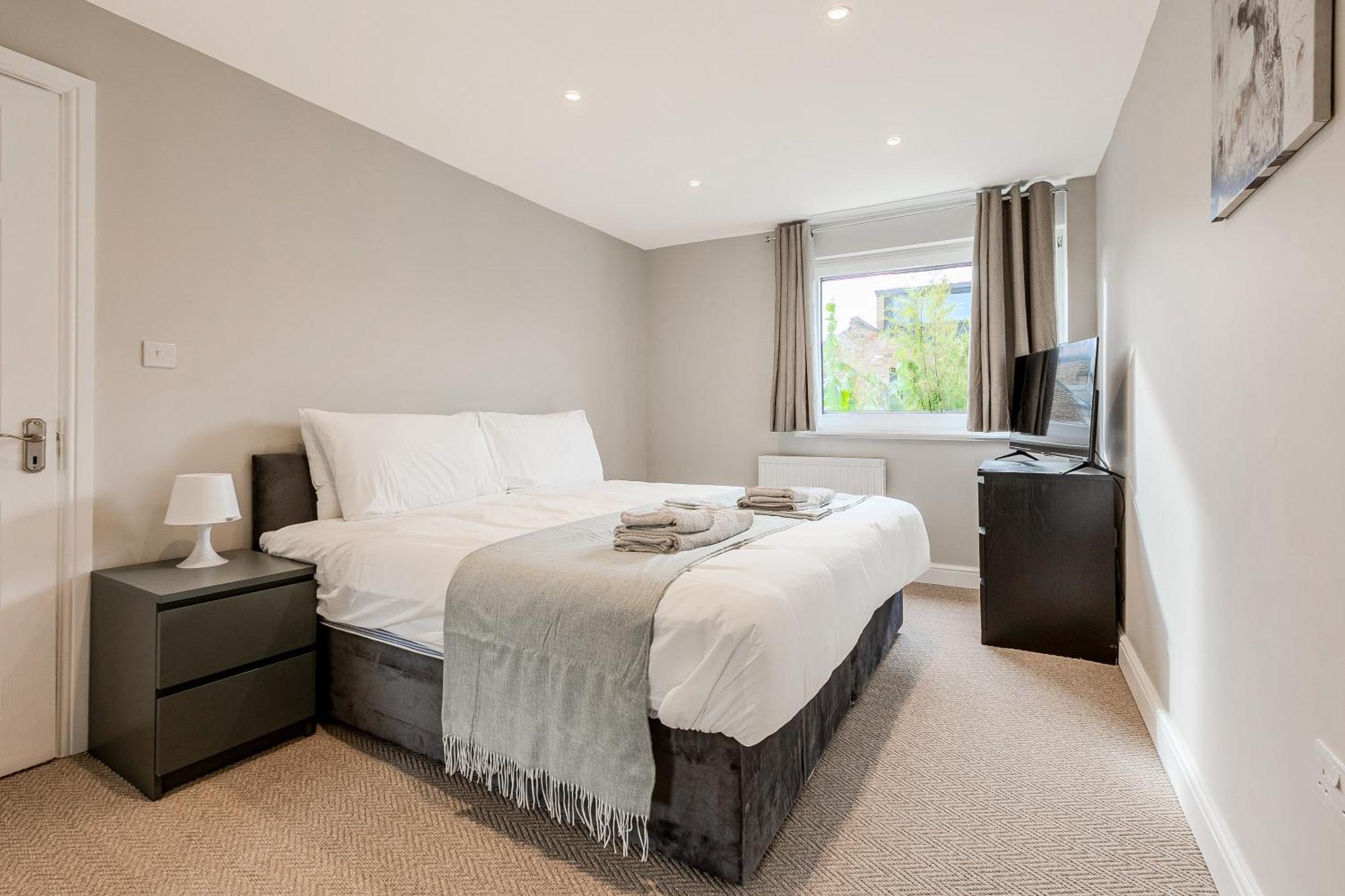 Vakantiehuis Battersea Spacious Perfect For Family And Groups With Free Parking Sleep 8 *