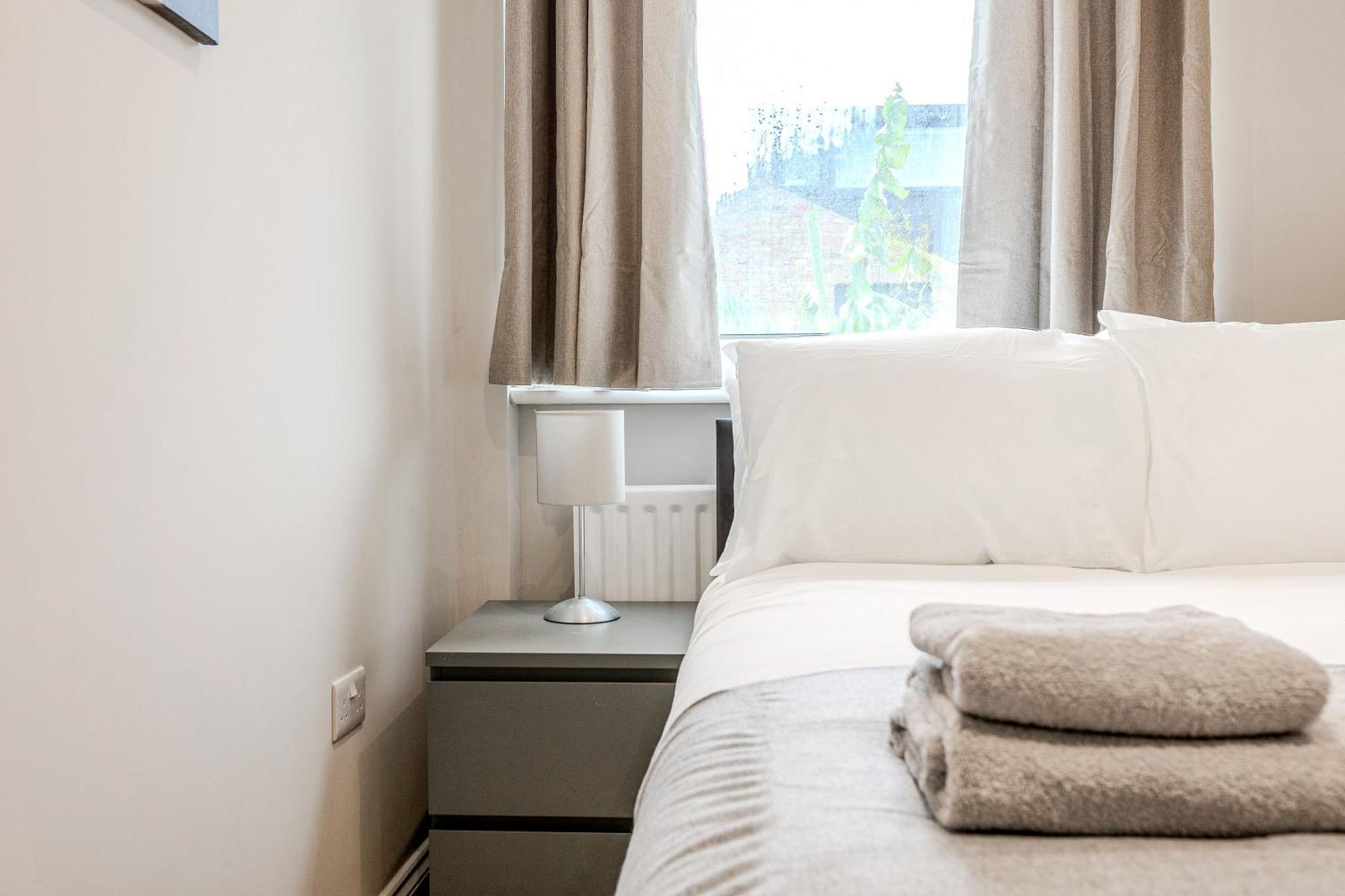 Battersea Spacious Perfect For Family And Groups With Free Parking Sleep 8 Vakantiehuis