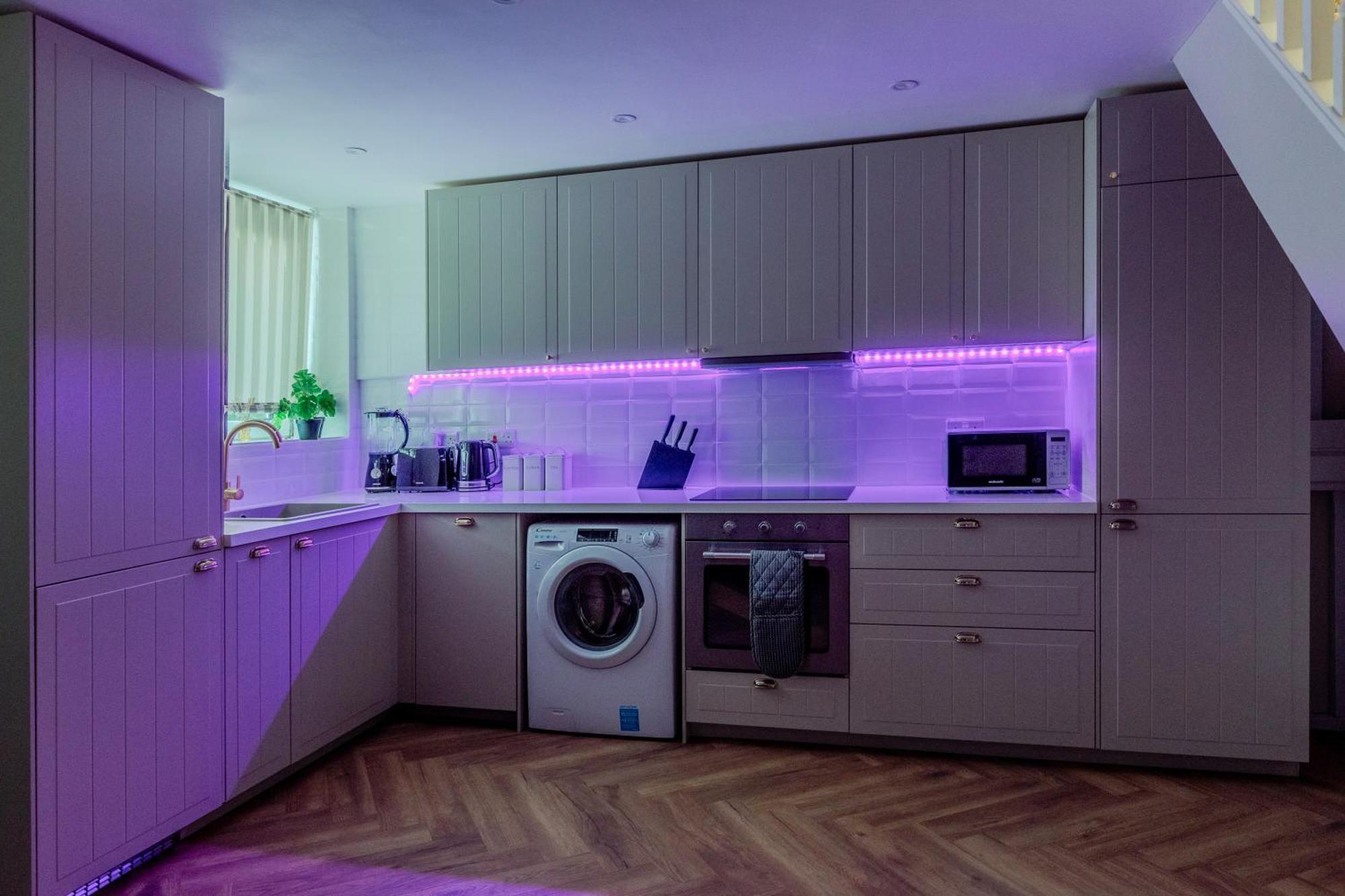 Vakantiehuis Battersea Spacious Perfect For Family And Groups With Free Parking Sleep 8