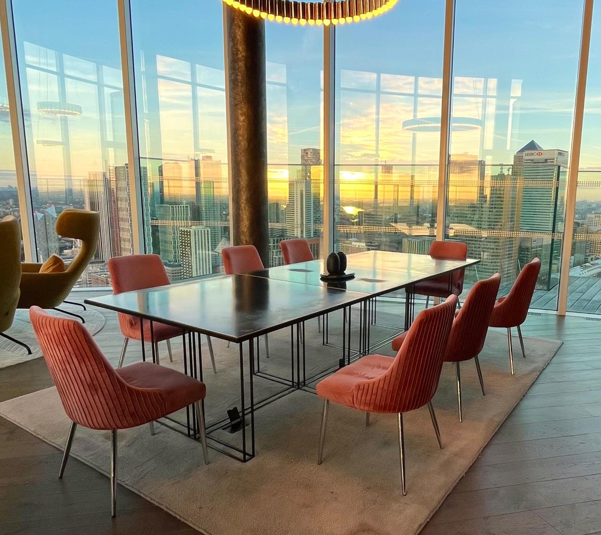 Apartment Luxury In Canary Wharf Centre With Private Balcony, And 360 Skyline View *
