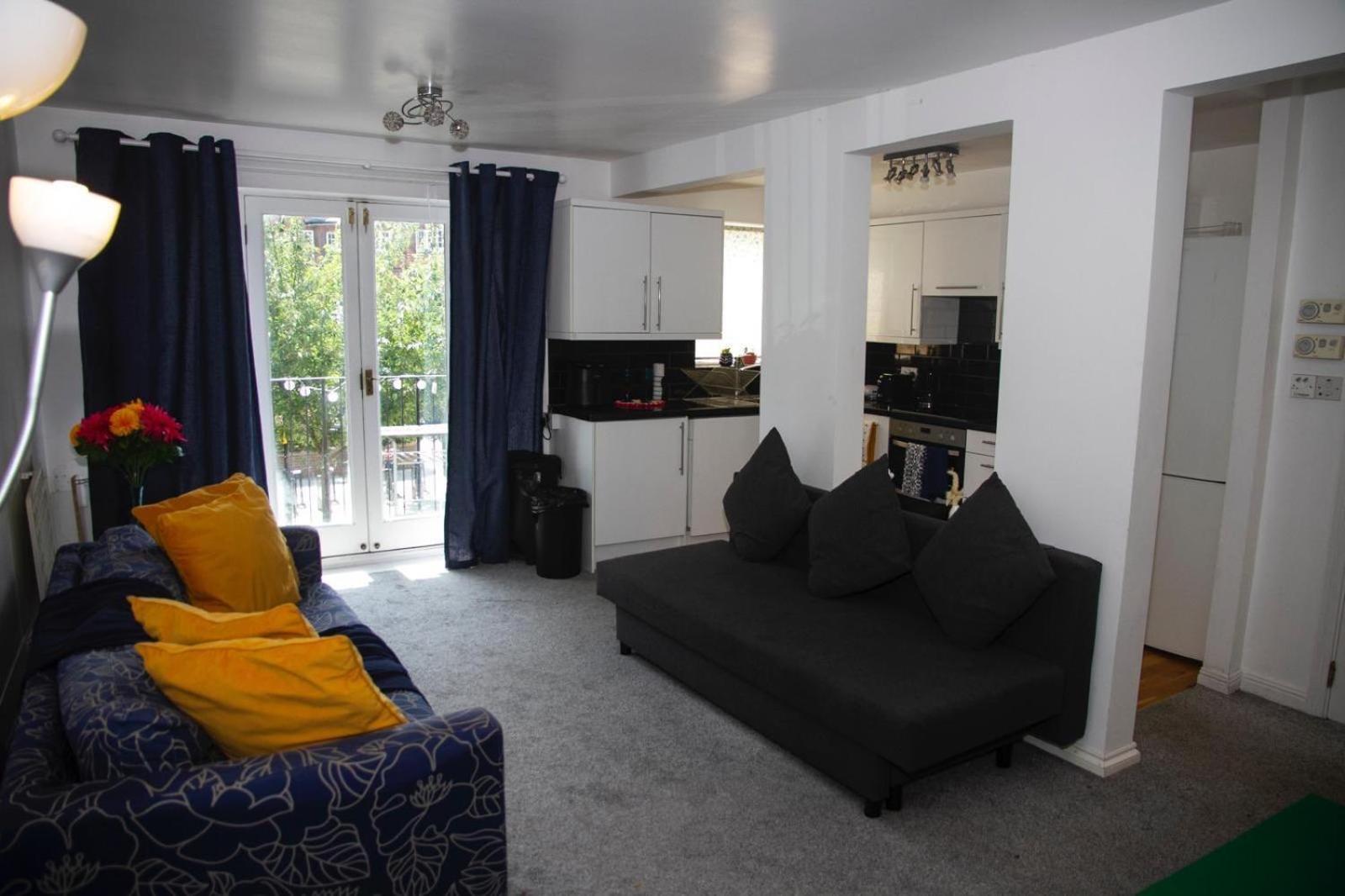 Luxury - Location * London