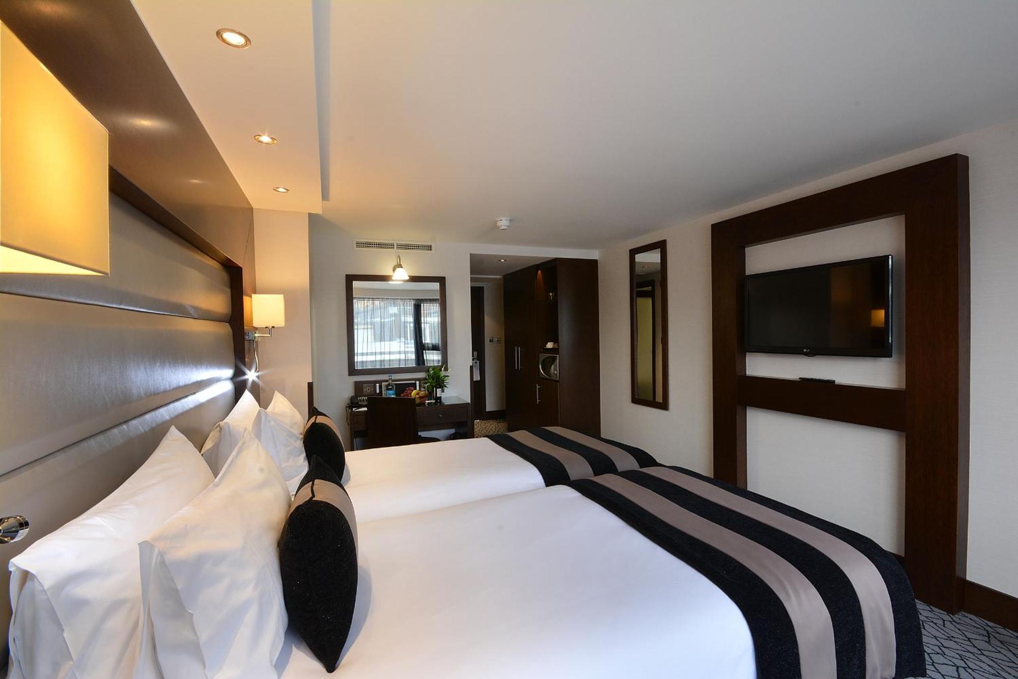 Park Grand Kensington 4*