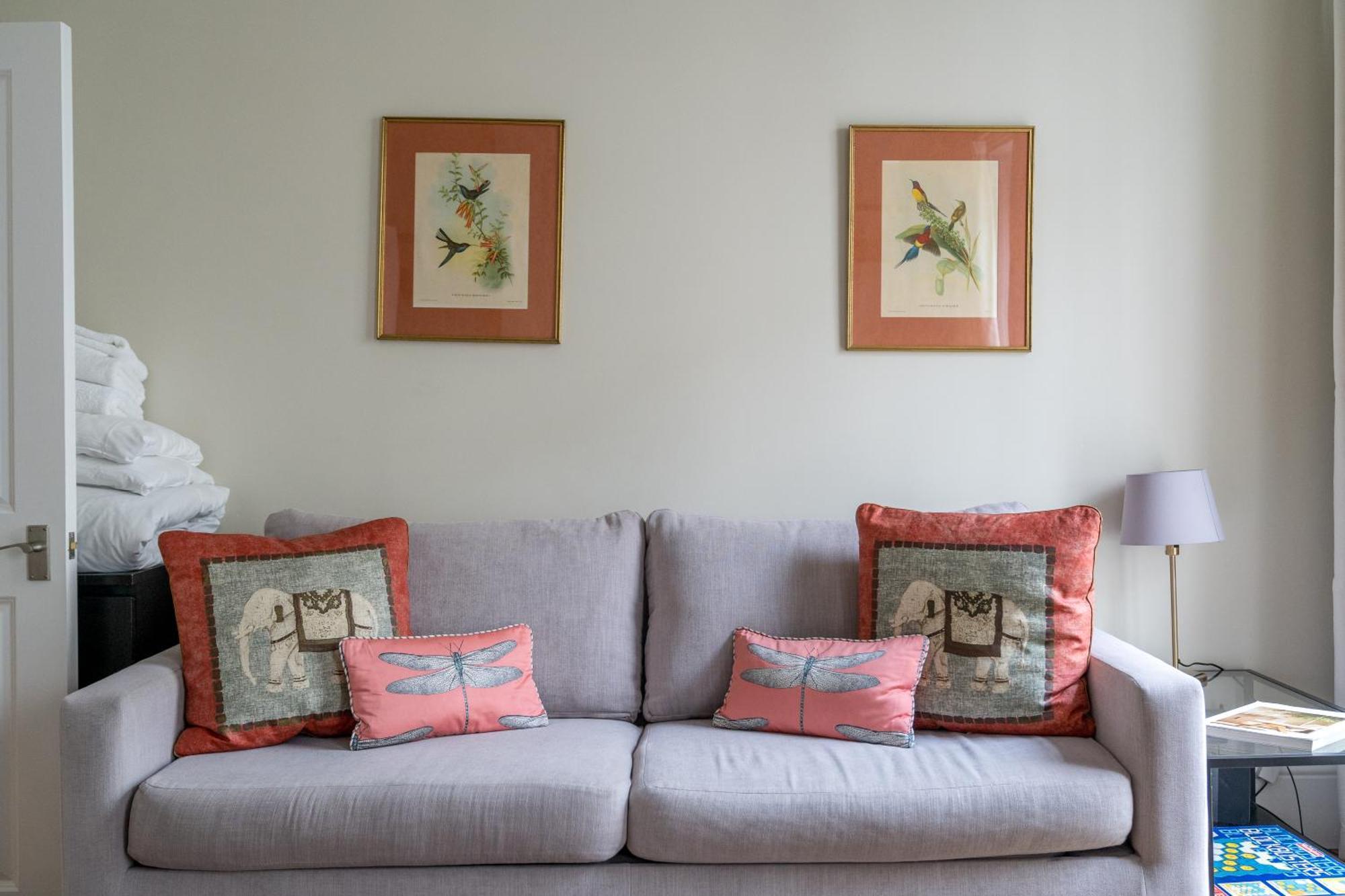 Apartamento Spacious Flat Near Victoria And Warwick Square Londres