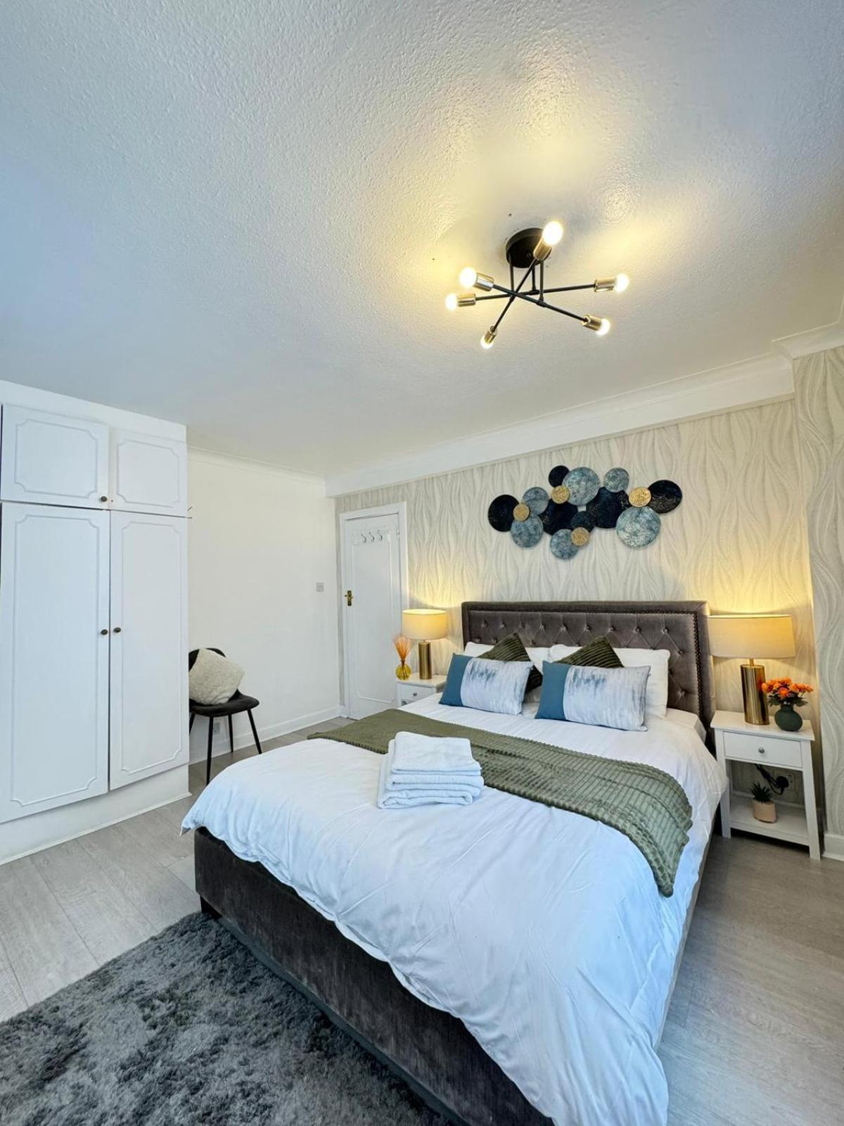 Affordable Near Oxford Street Apartment