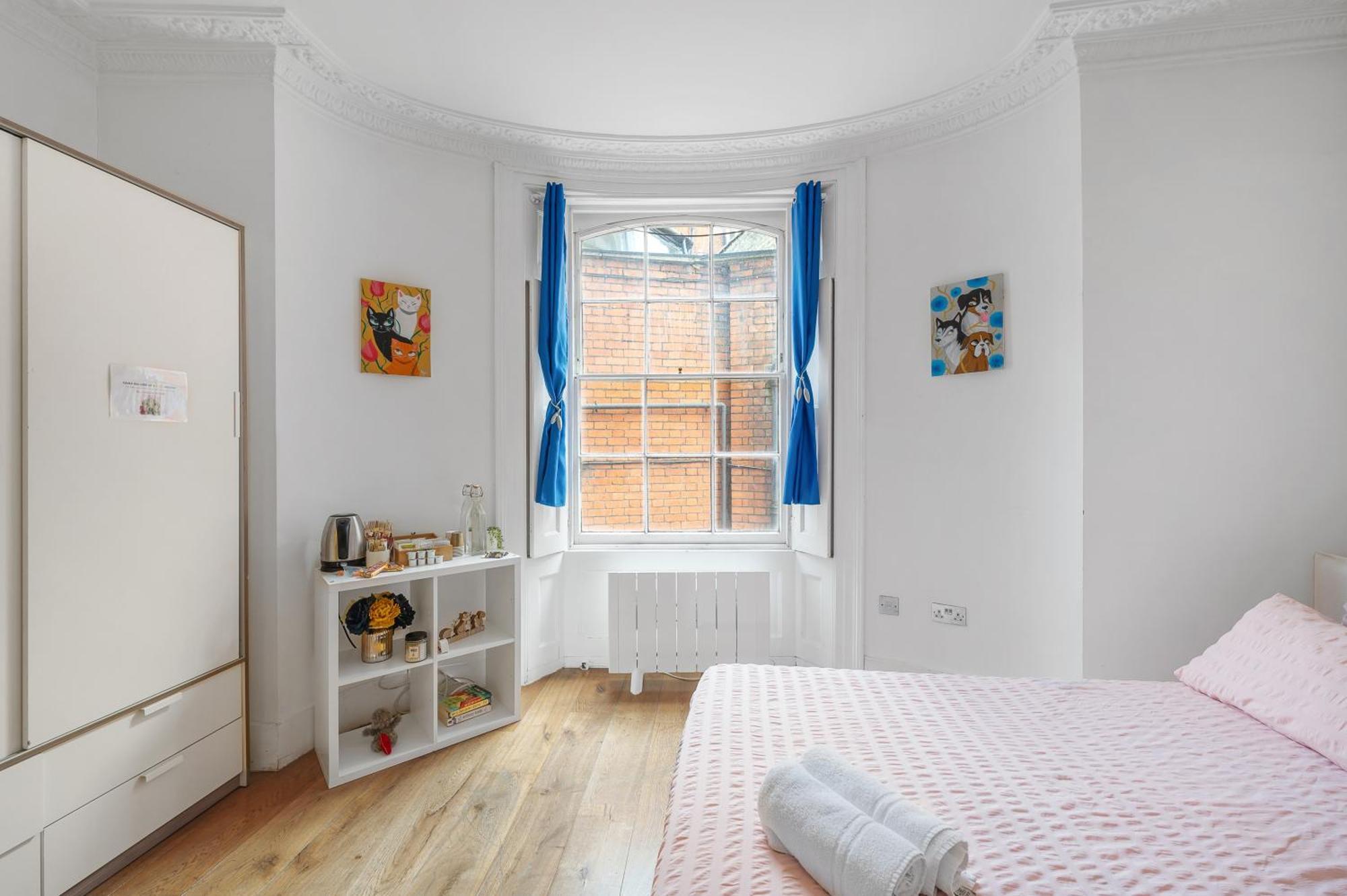 Flat Offers Superb Transport Connections * London